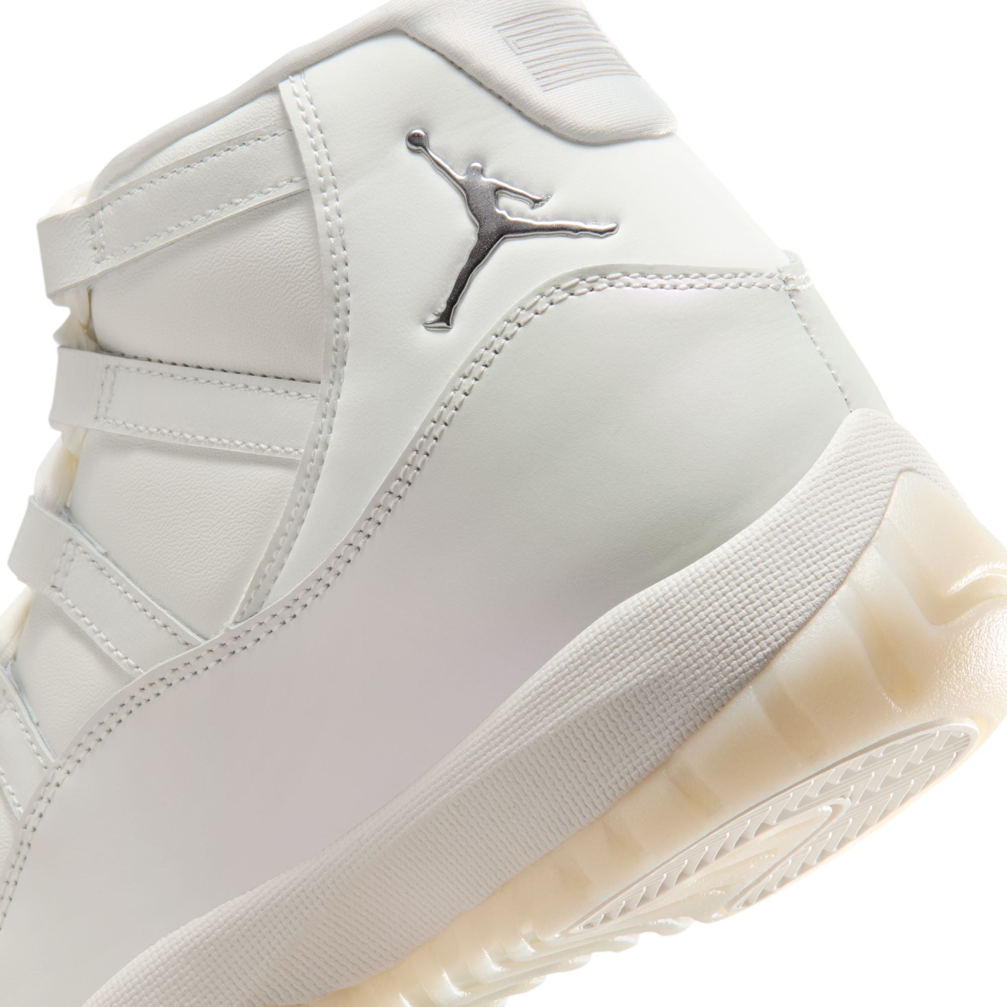 WOMENS AIR JORDAN 11 RETRO (PEARL)