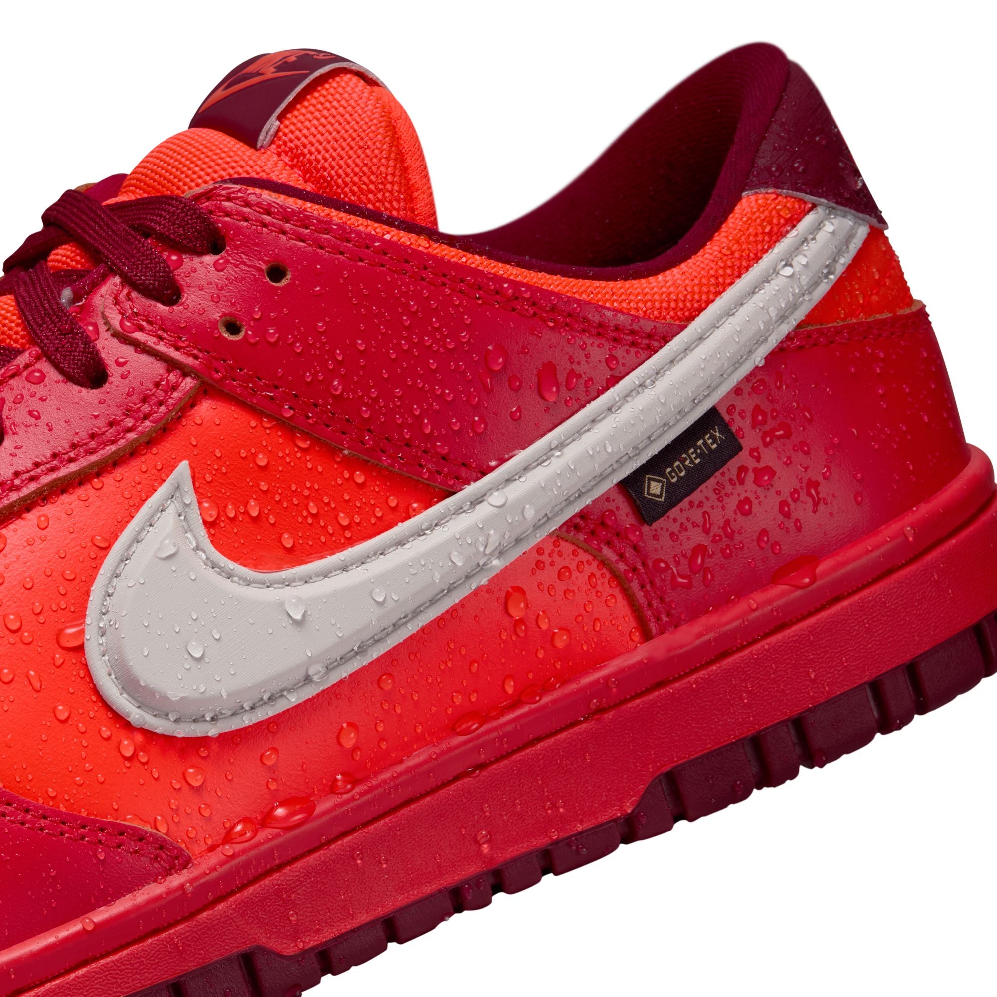 MENS NIKE DUNK LOW GORE-TEX (TOTAL CRIMSON/LT IRON ORE/LT CRIMSON)