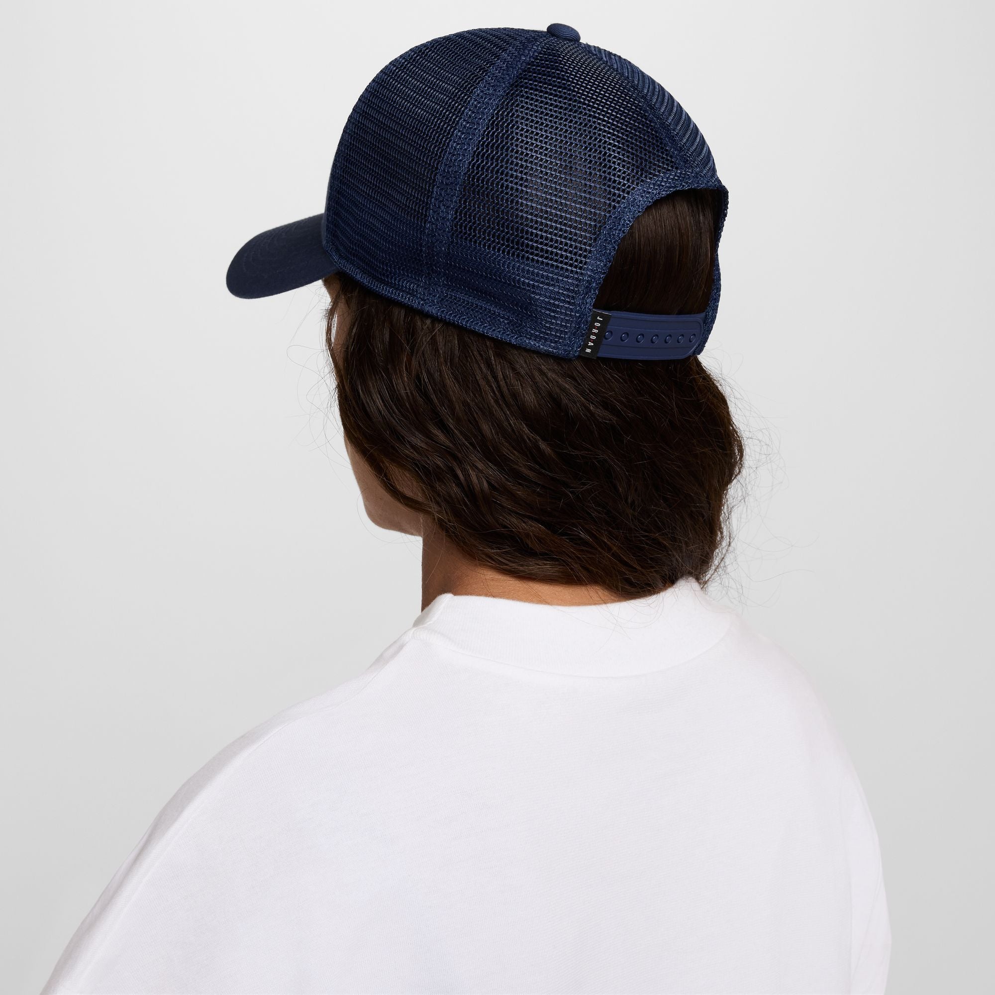 JORDAN RISE TRUCKER HAT (MIDNIGHT NAVY/WHITE)
