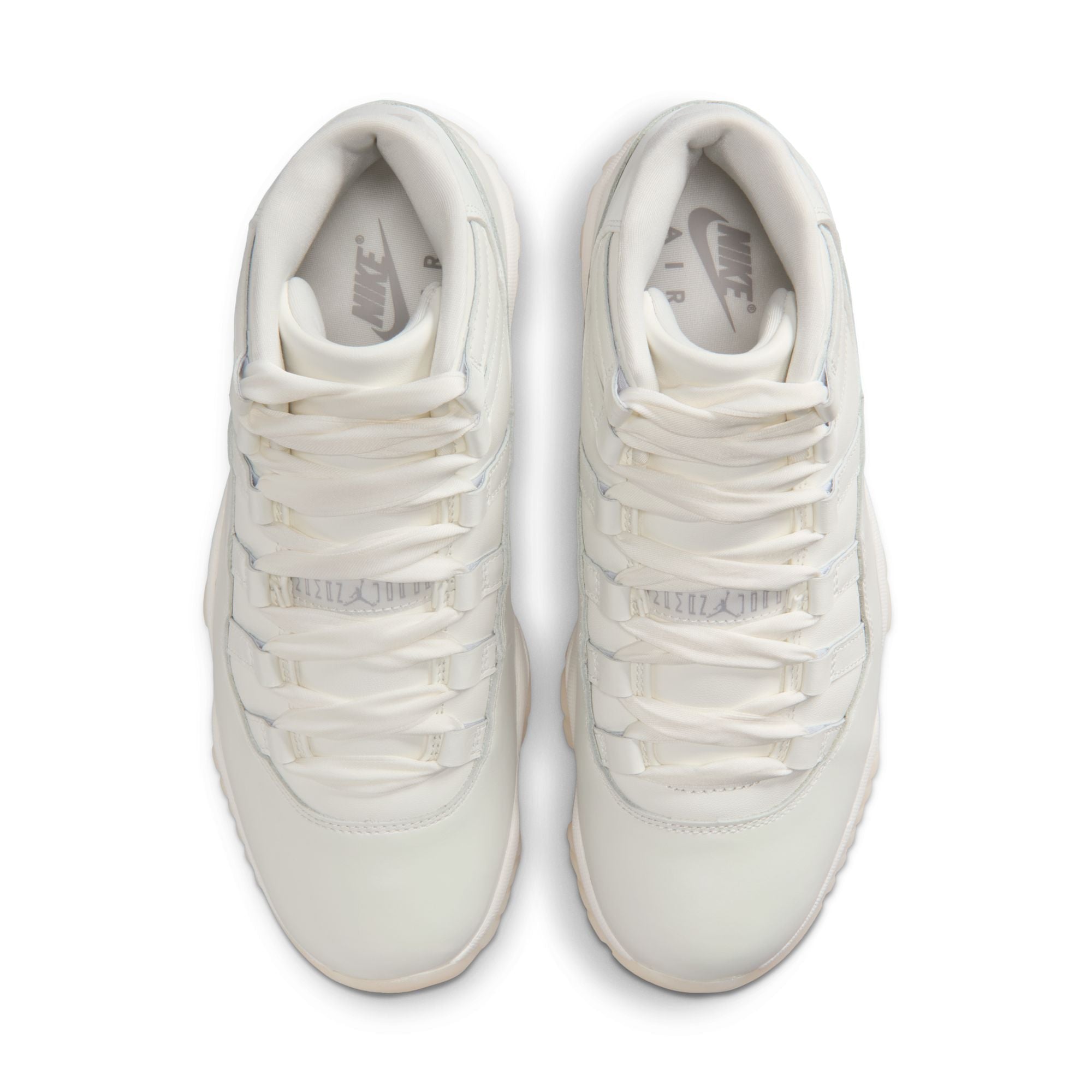 WOMENS AIR JORDAN 11 RETRO (PEARL)