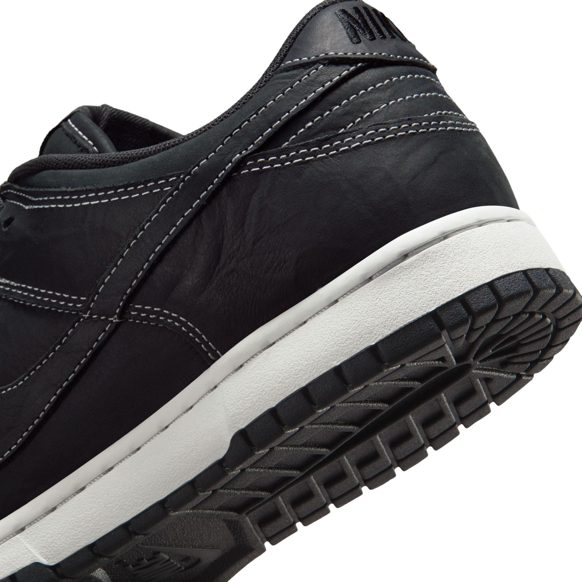 MENS NIKE DUNK LOW (OFF NOIR/SUMMIT WHITE)