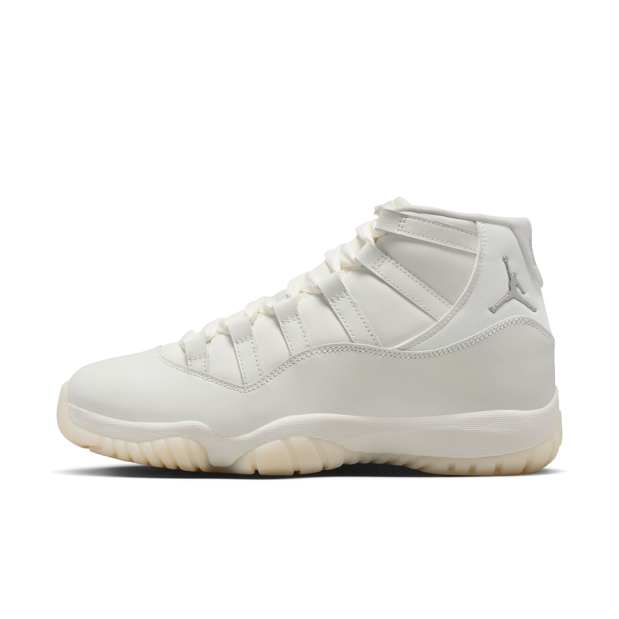 WOMENS AIR JORDAN 11 RETRO (PEARL)