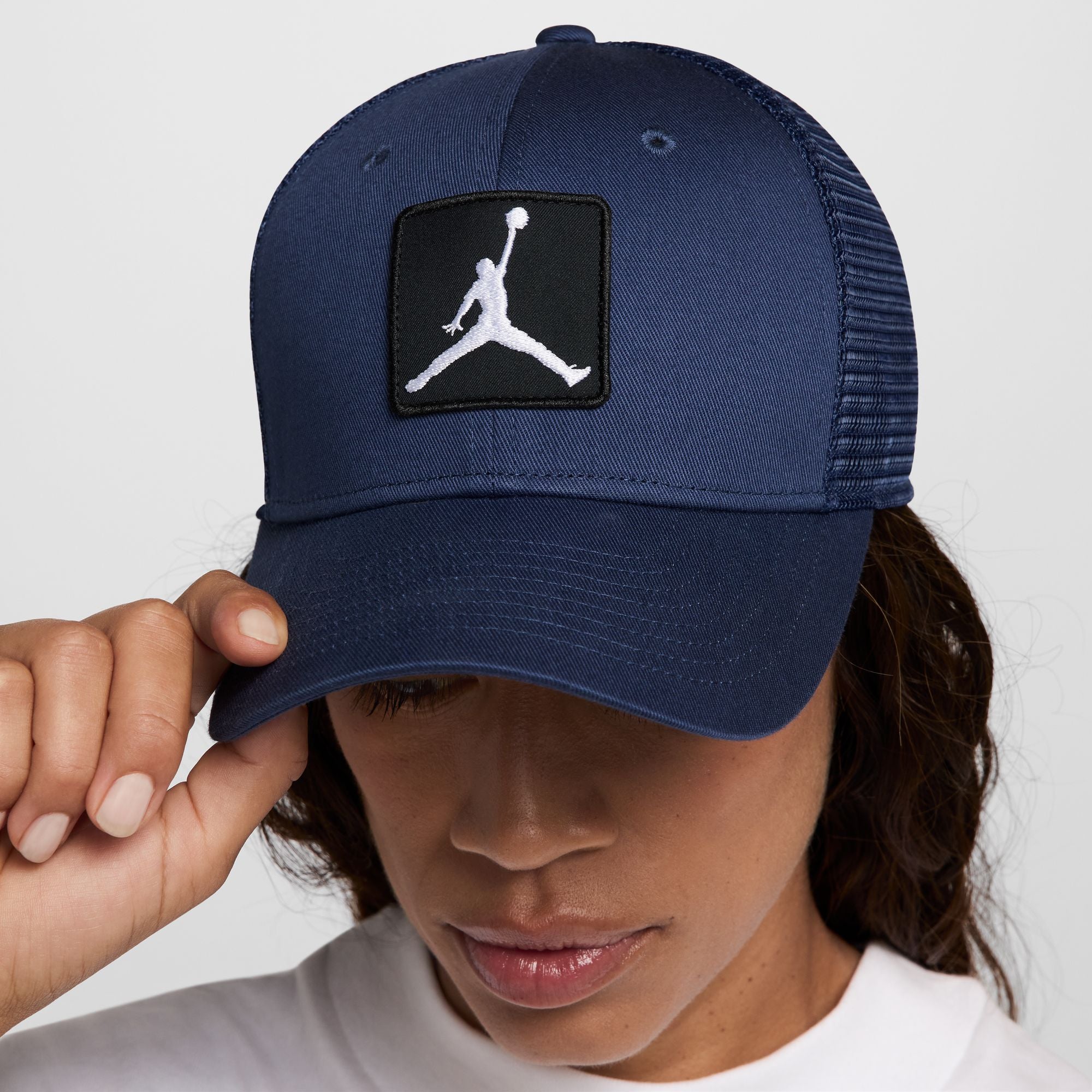 JORDAN RISE TRUCKER HAT (MIDNIGHT NAVY/WHITE)