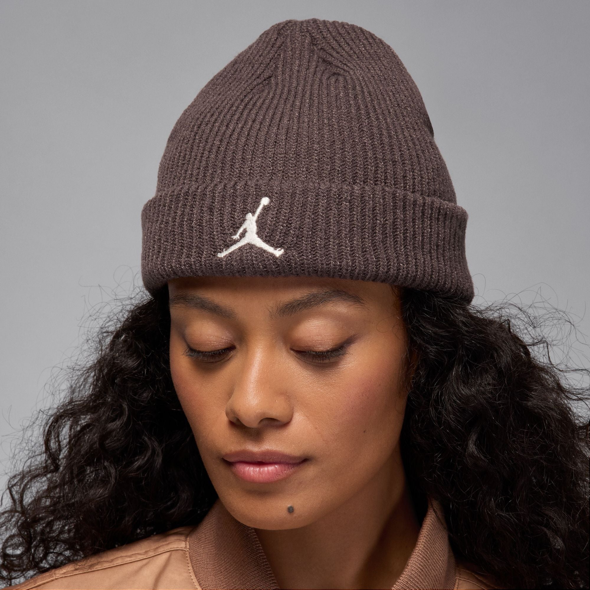 UNISEX JORDAN TERRA ESSENTIAL BEANIE (BAROQUE BROWN/SAIL)
