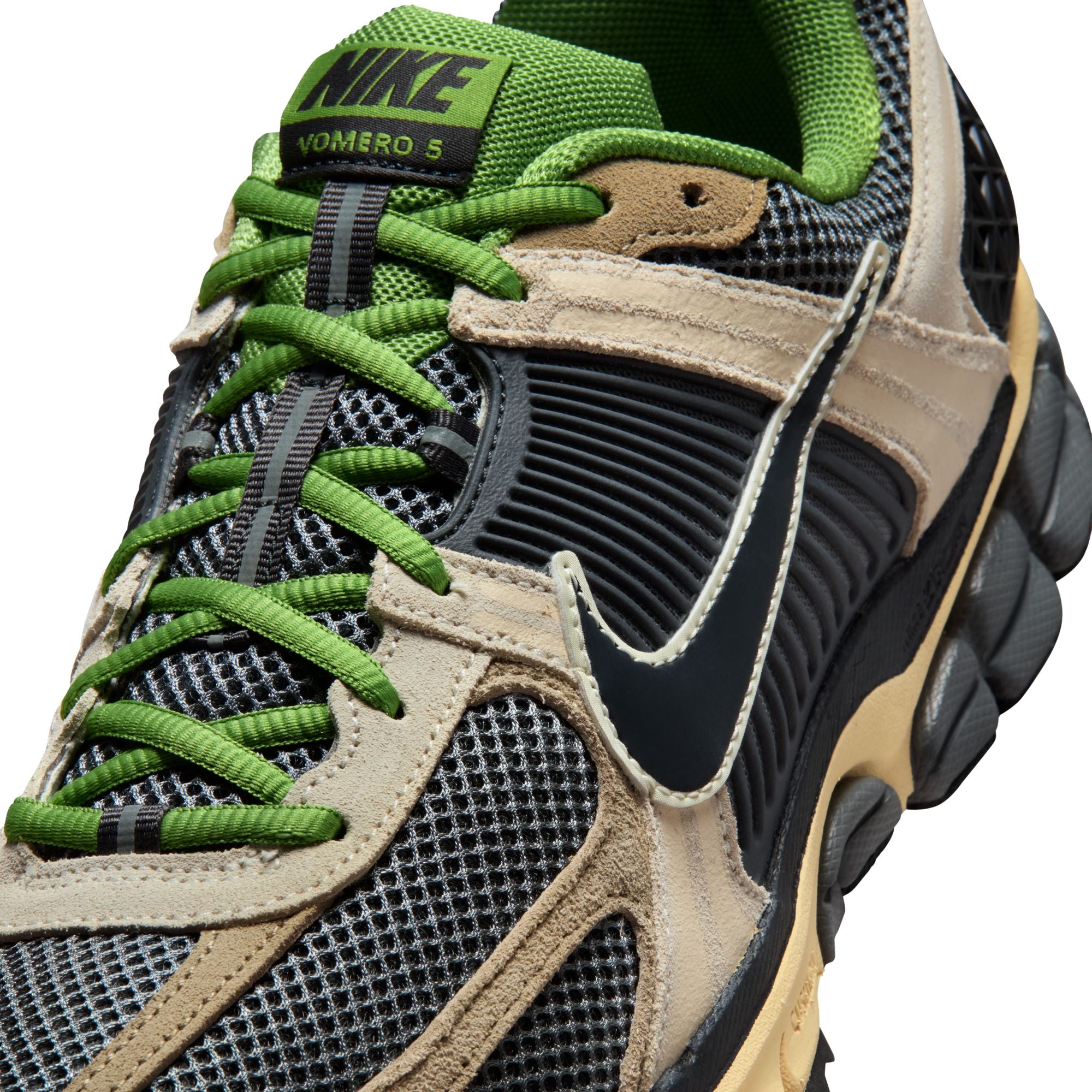 MENS NIKE ZOOM VOMERO 5 (PALE IVORY/OFF NOIR/SMOKE GREY)