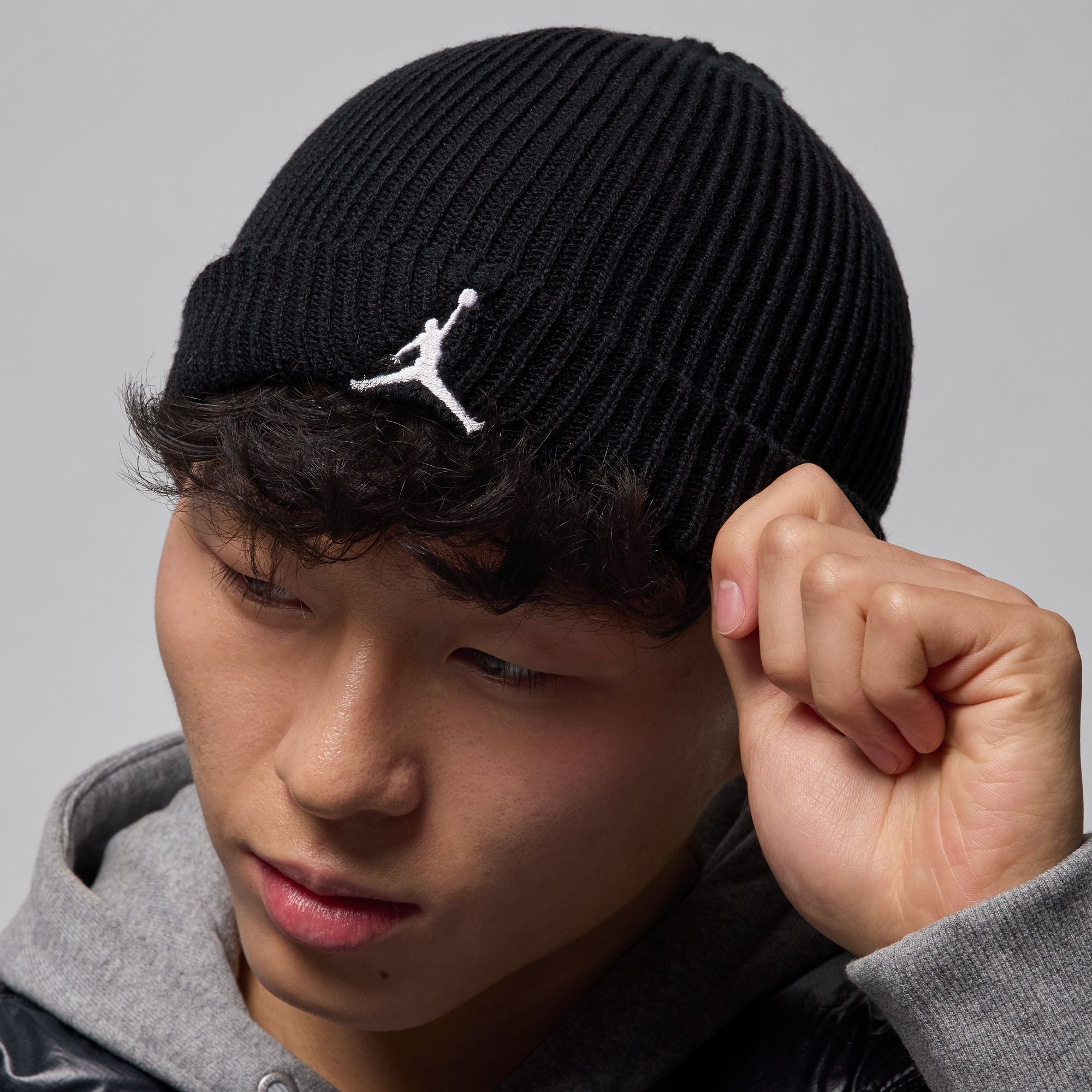 UNISEX JORDAN TERRA ESSENTIAL BEANIE (BLACK/WHITE)