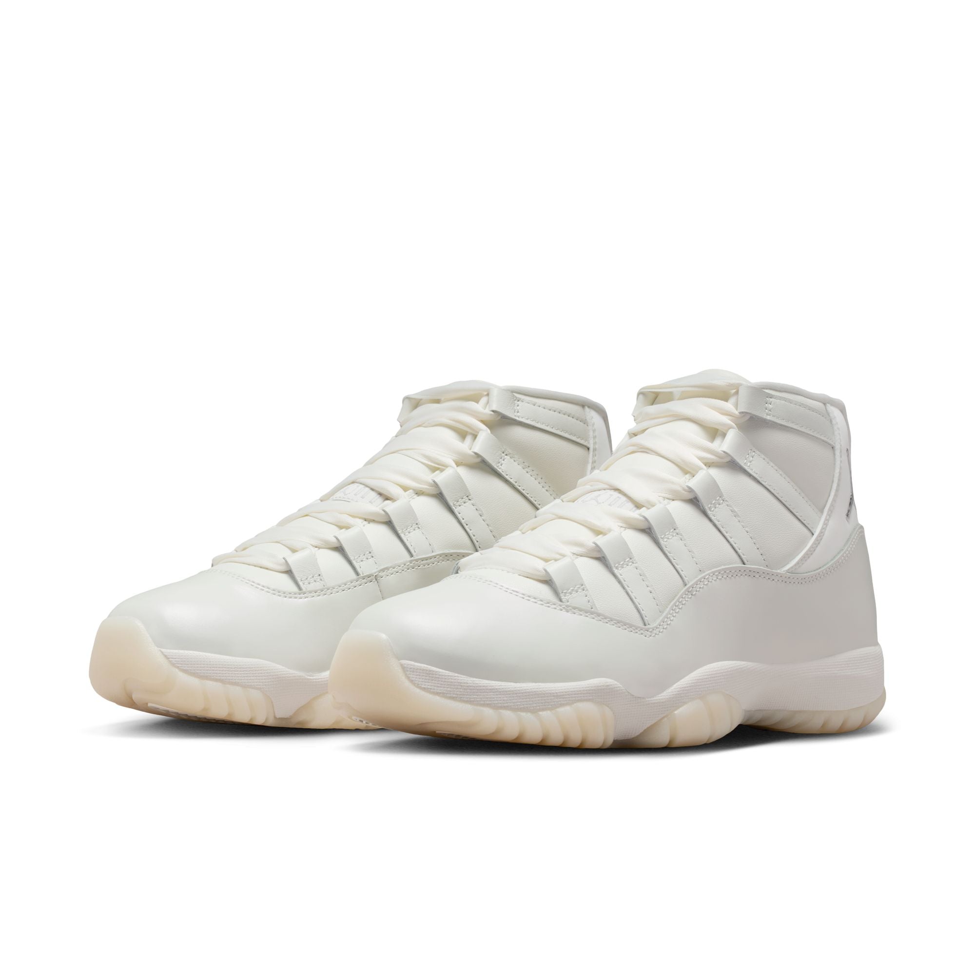 WOMENS AIR JORDAN 11 RETRO (PEARL)