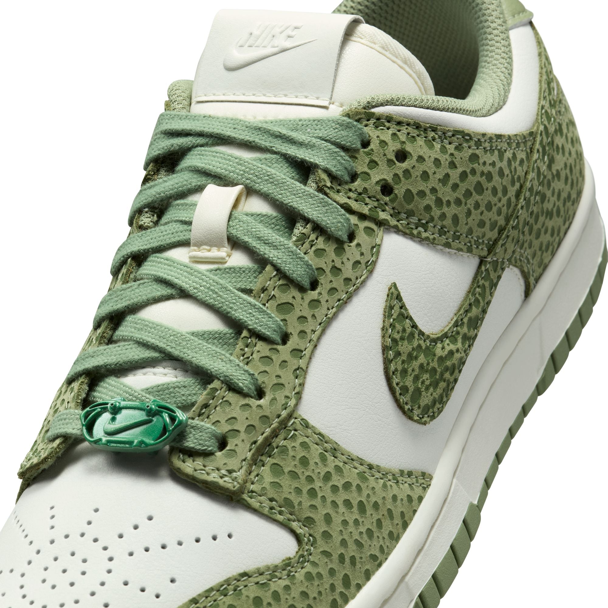 WOMENS NIKE DUNK LOW SAFARI (OIL GREEN)