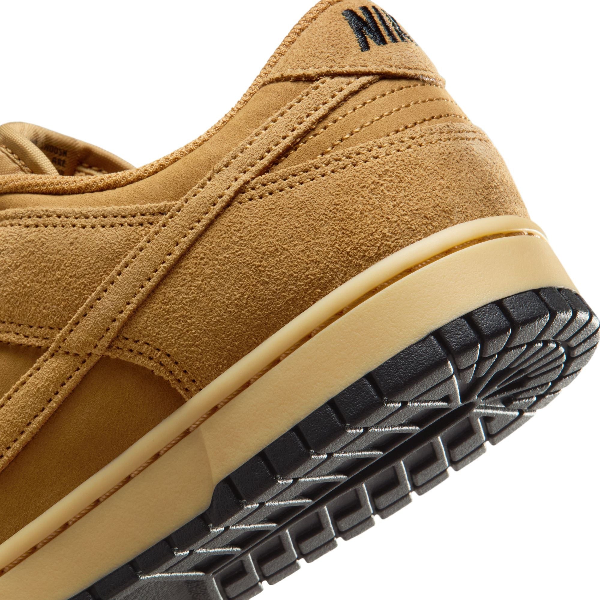 MENS NIKE DUNK LOW RETRO SE (WHEAT/BLACK)