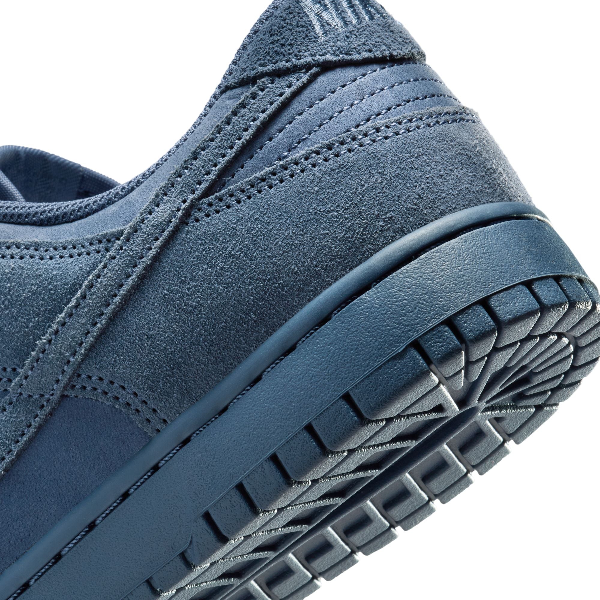 MENS NIKE DUNK LOW RETRO SE (DIFFUSED BLUE)