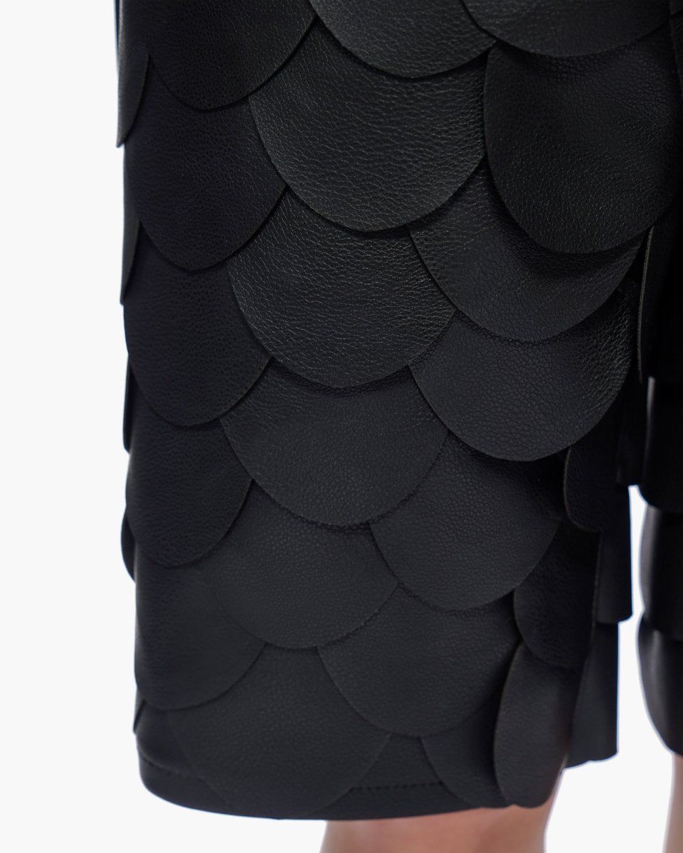 MENS VALABASAS DRAGON SCALES LEATHER SHORT (BLACK)