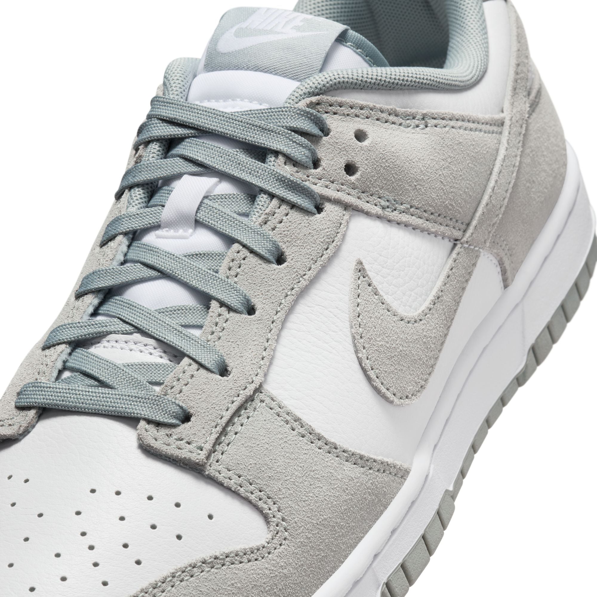 MENS NIKE DUNK LOW RETRO SE (WHITE/LIGHT PUMICE)