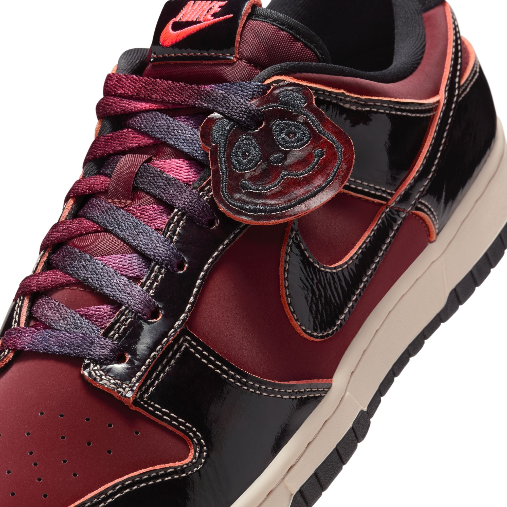 MENS NIKE DUNK LOW RETRO SE (RED PANDA)