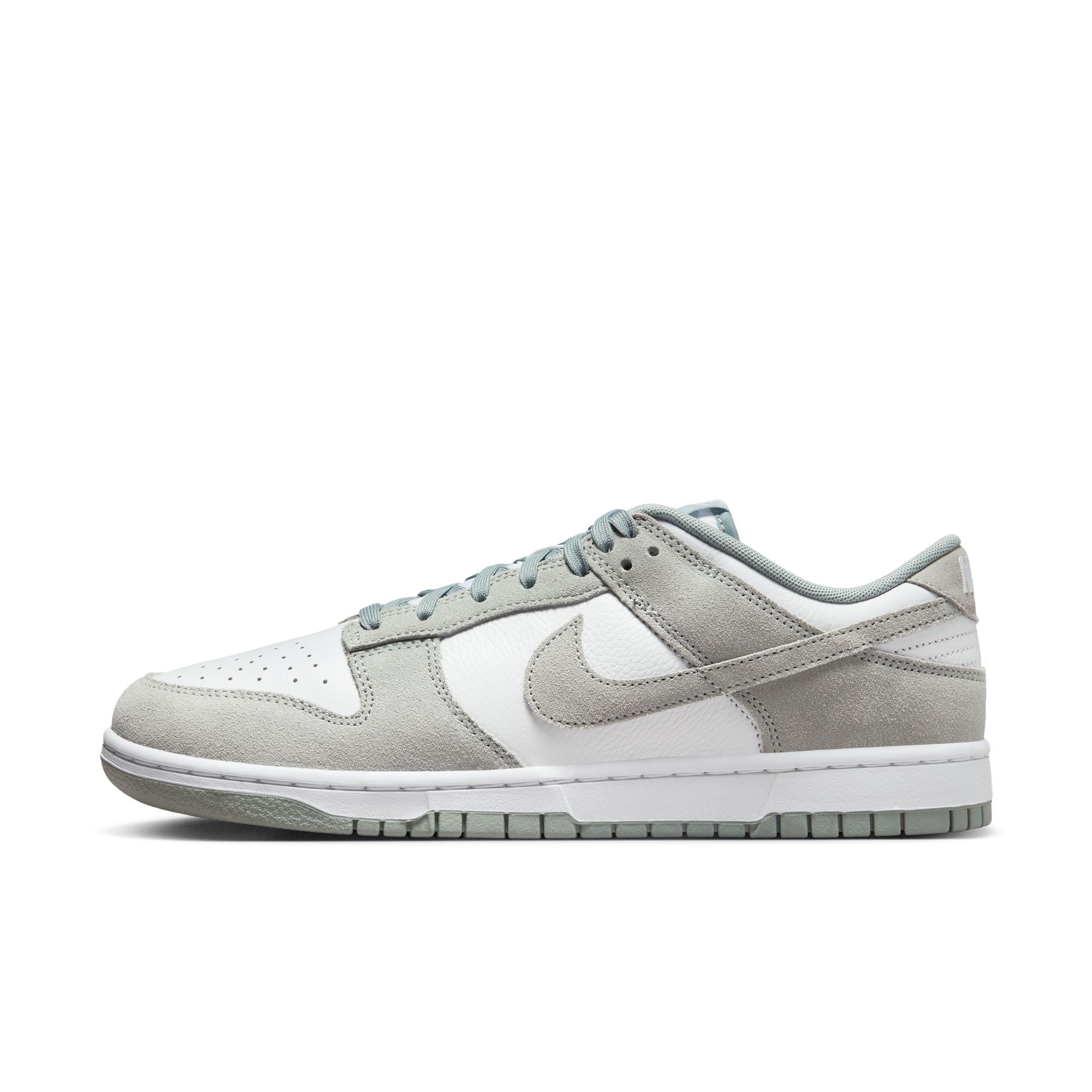 MENS NIKE DUNK LOW RETRO SE (WHITE/LIGHT PUMICE)