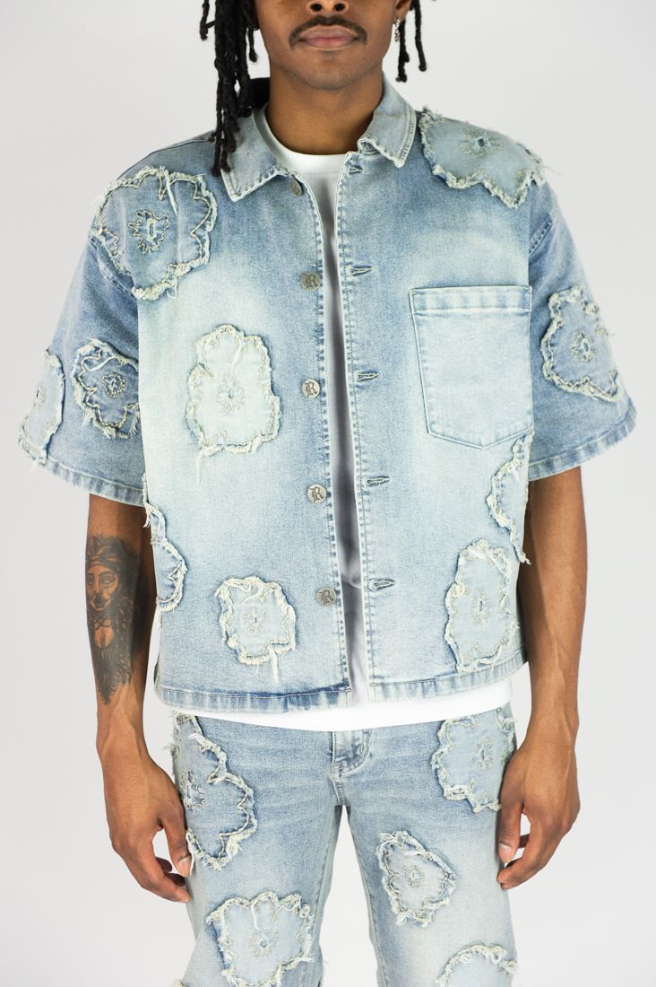 MENS R3BEL DENIM IN BLOOM JEAN CROPPED FIT SHIRT (MEDIUM INDIGO)