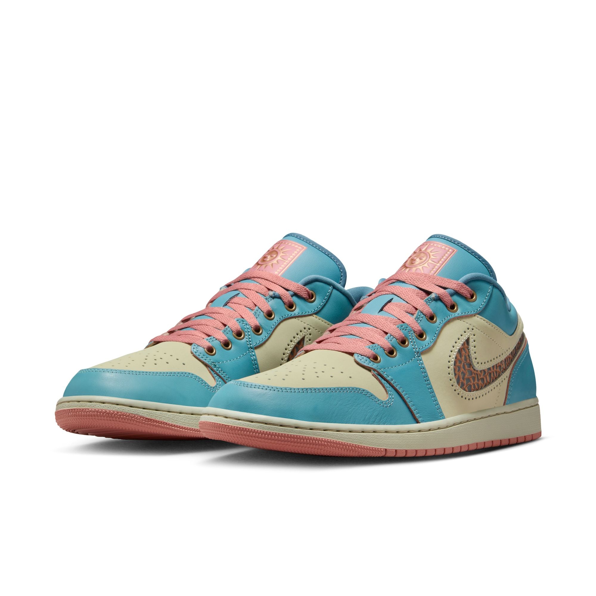MENS AIR JORDAN 1 LOW SE (DENIM TURQ/SMOKEY BLUE/RED STARDUST)