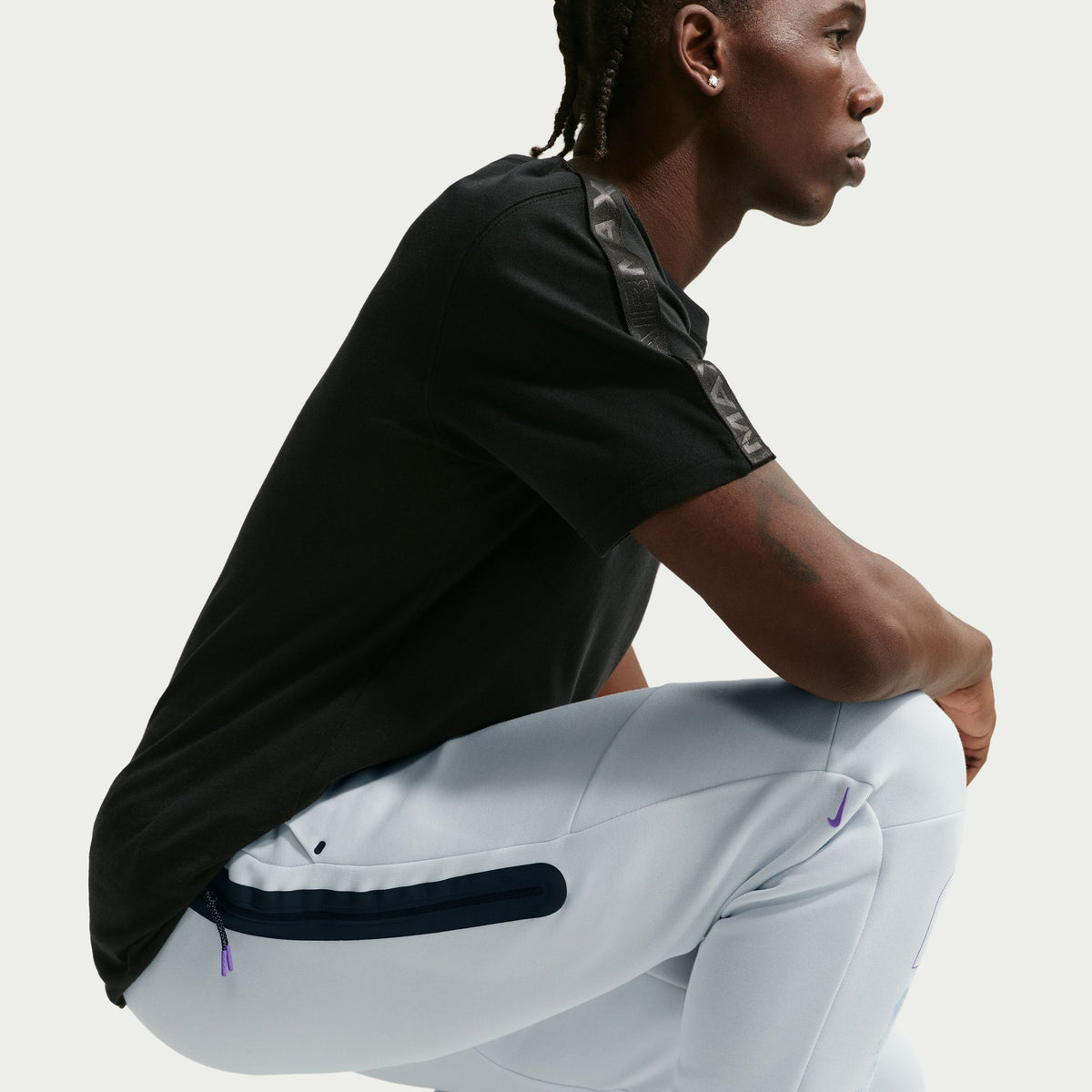 MENS NIKE TECH FLEECE FULL-ZIP WINDRUNNER AMD WARMUP (OFF WHITE/HYDROGEN BLUE/BRIGHT VIOLET)