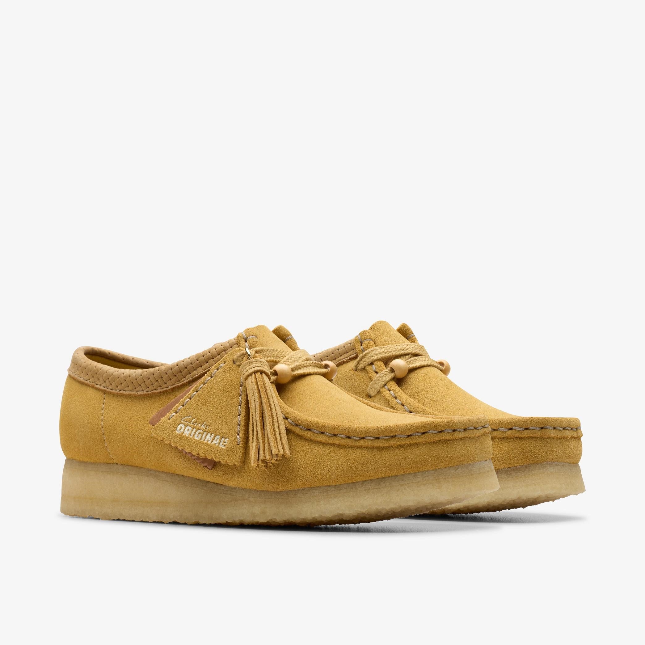 WOMENS CLARKS WALLABEE (GOLDEN TAN SUEDE)