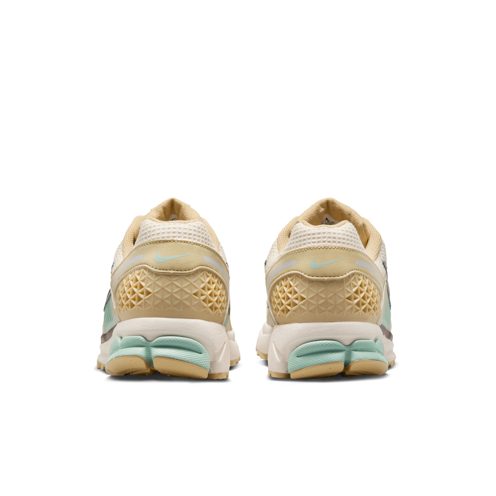 MENS NIKE ZOOM VOMERO 5 SE (TEAM GOLD/FAUNA BROWN/PALE IVORY/SEAFOAM)