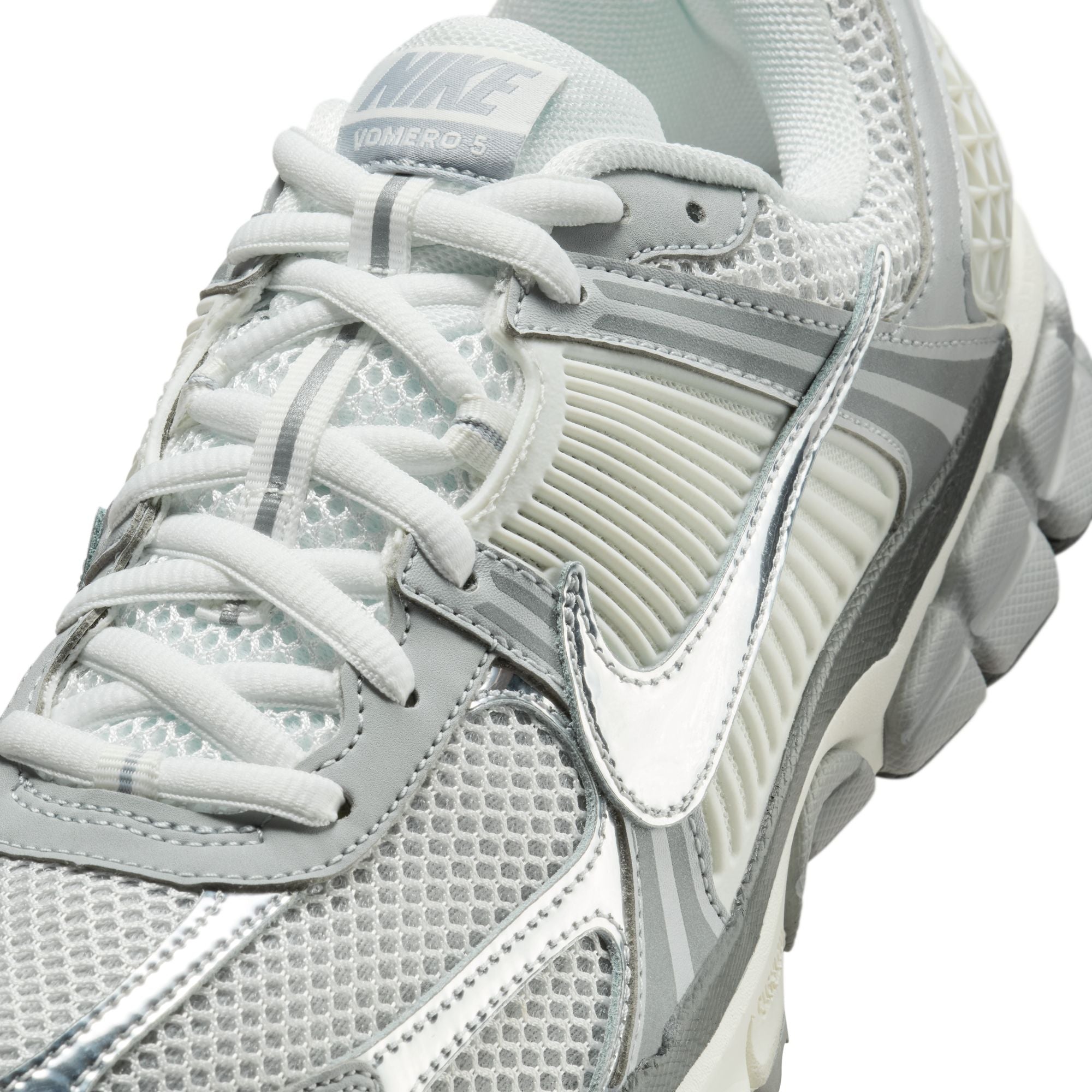 MENS NIKE ZOOM VOMERO 5 (SUMMIT WHITE/METALLIC SILVER)
