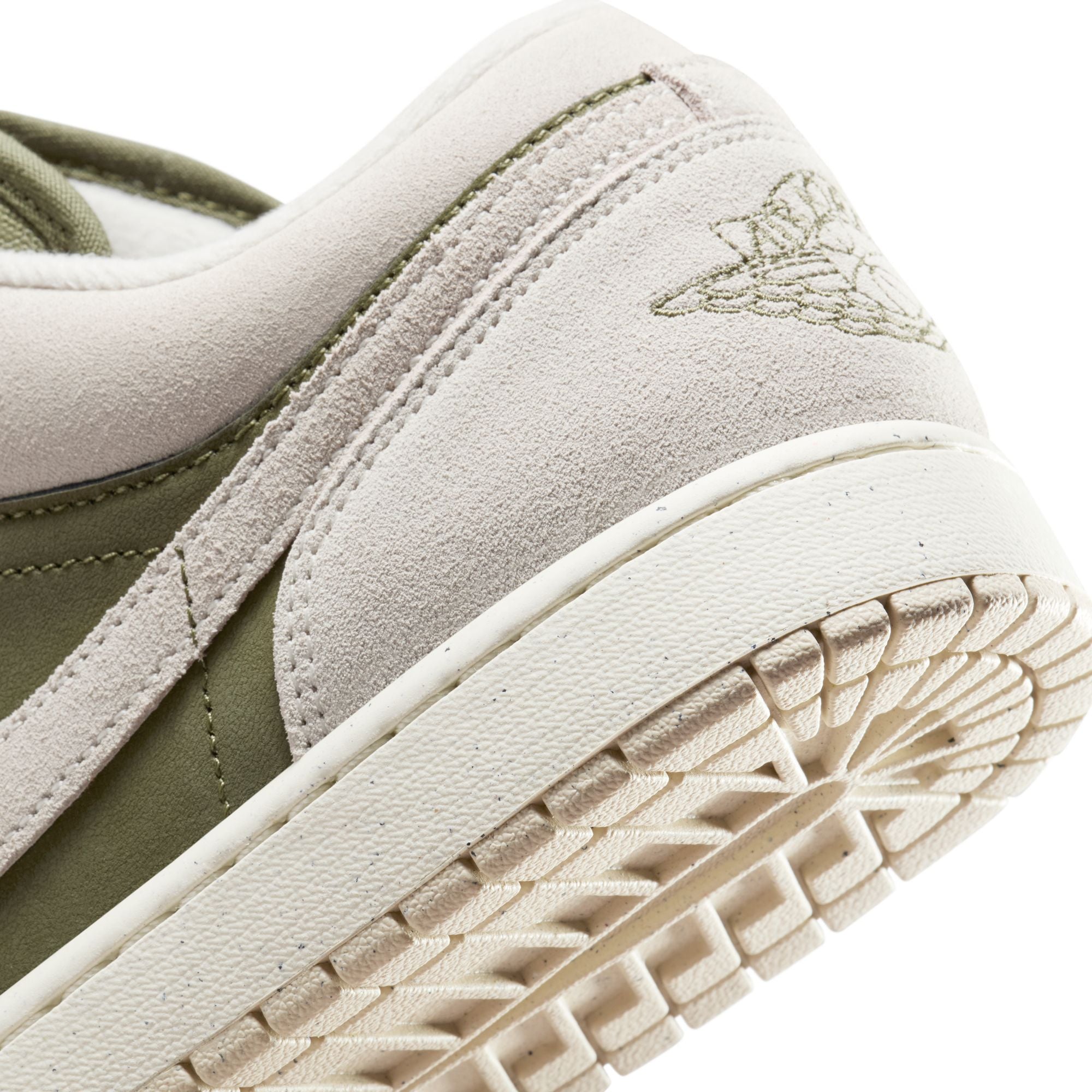 MENS AIR JORDAN 1 LOW SE (MEDIUM OLIVE/LT OREWOOD BRN/SAIL)