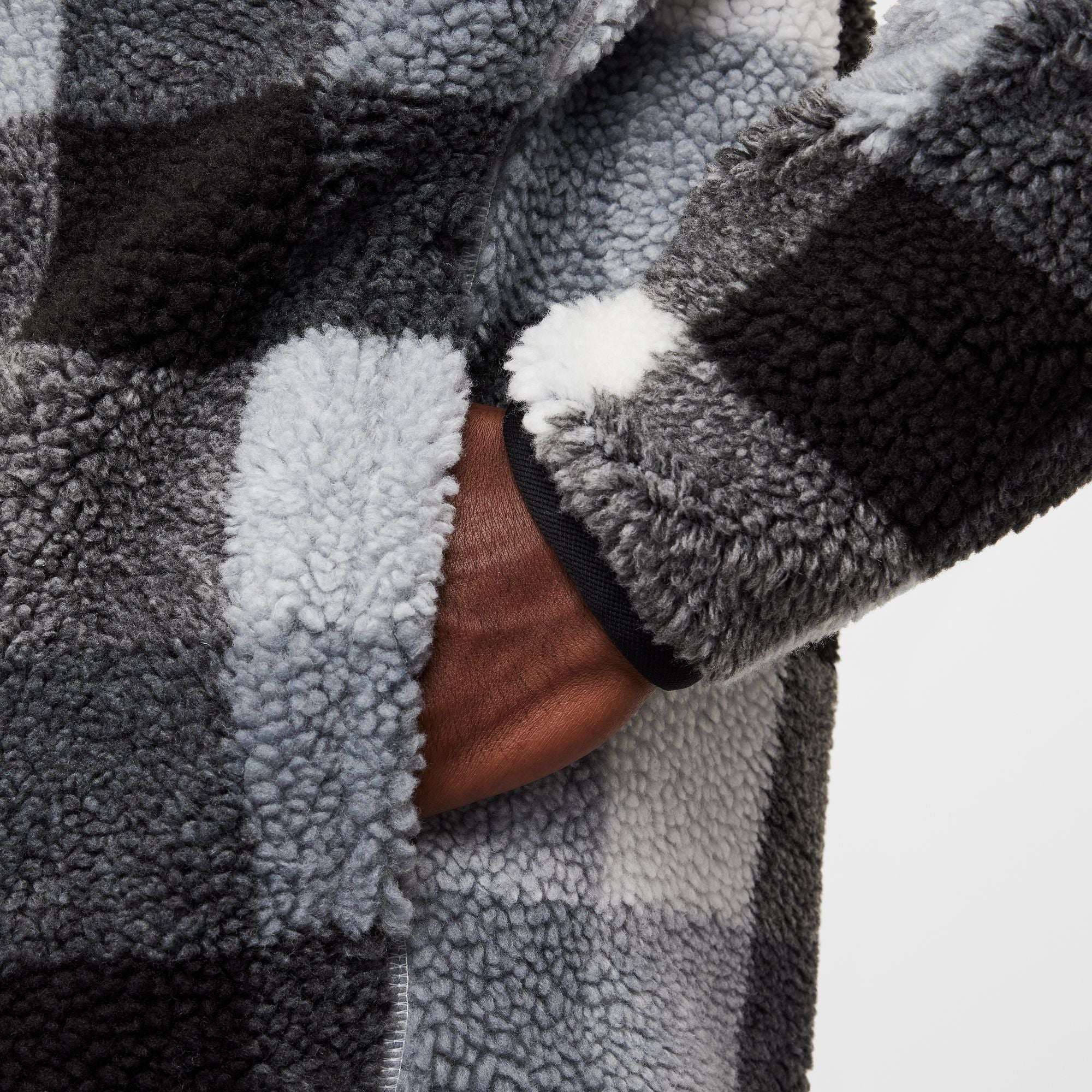 MENS NIKE CLUB SSNL WINTERIZED AOP HALF-ZIP (BLACK/WHITE/SMOKE GREY)