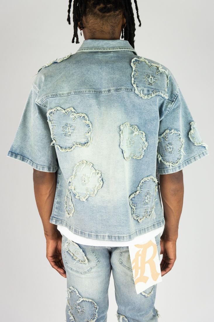 MENS R3BEL DENIM IN BLOOM JEAN CROPPED FIT SHIRT (MEDIUM INDIGO)
