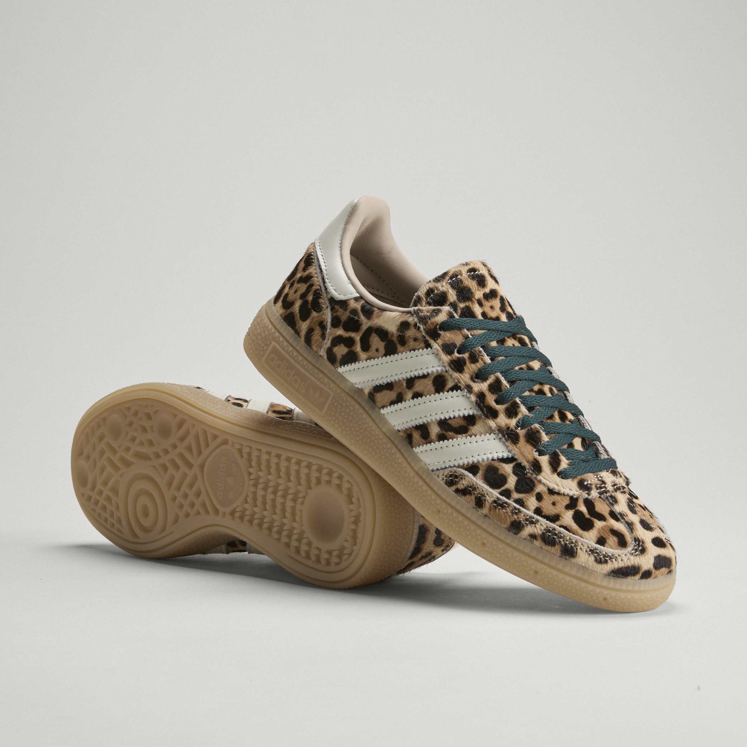WOMENS ADIDAS LEOPARD PRINT HANDBALL SPEZIAL (MAGIC BEIGE / IVORY / AURORA IVY)