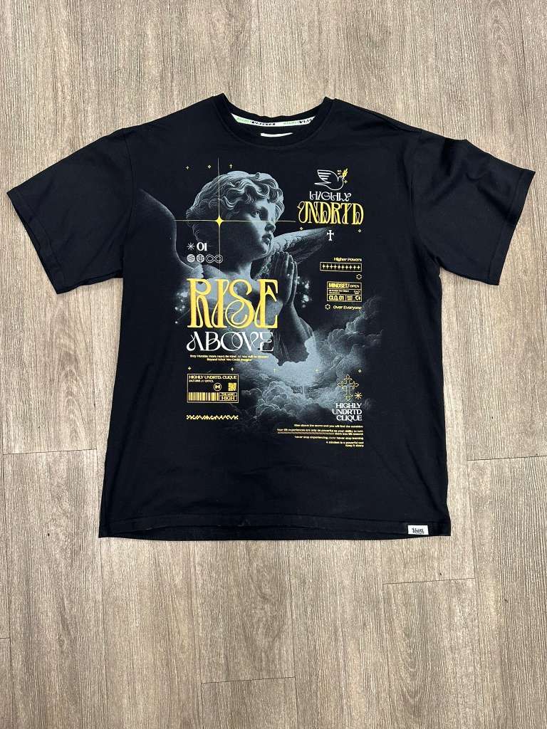 MENS HIGHLY UNDRTD RISE ABOVE SHIRT (BLACK/GOLD)