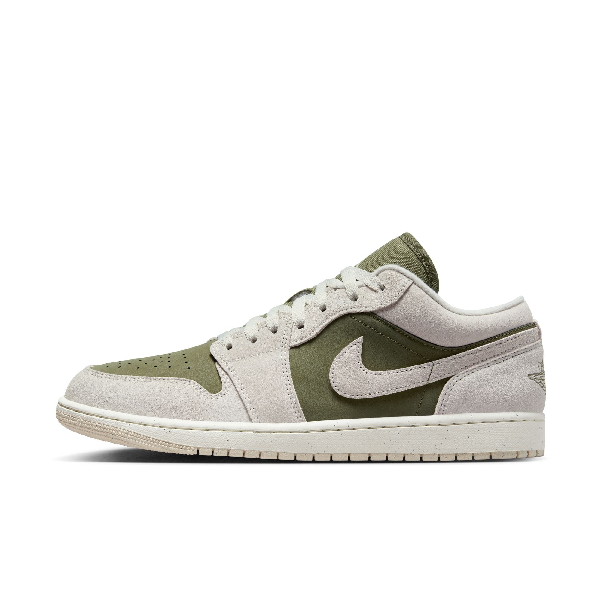 MENS AIR JORDAN 1 LOW SE (MEDIUM OLIVE/LT OREWOOD BRN/SAIL)