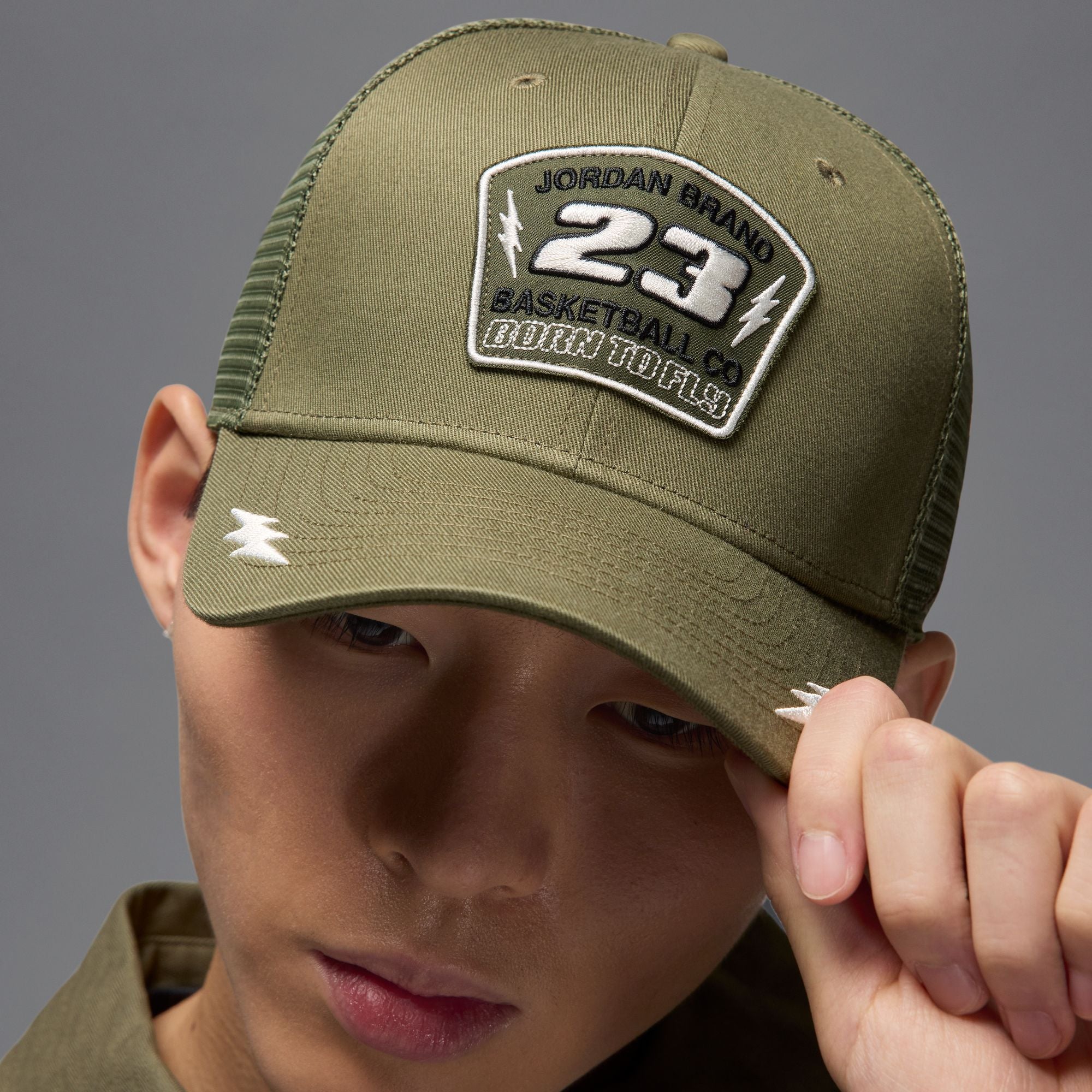 JORDAN RISE STRUCTURED TRUCKER HAT (MEDIUM OLIVE/CARGO KHAKI/SAIL)