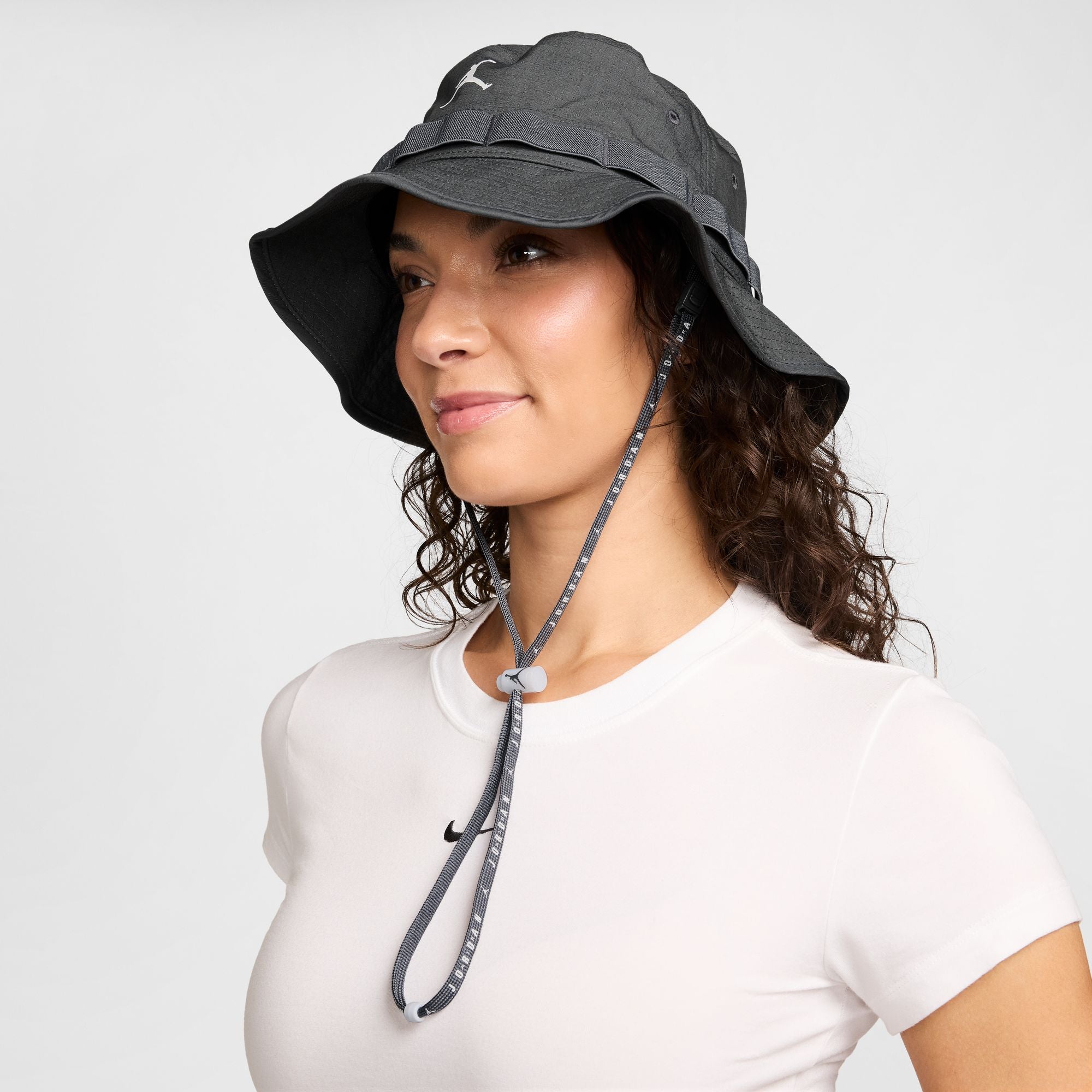 JORDAN APEX BUCKET HAT (IRON GREY/WHITE)