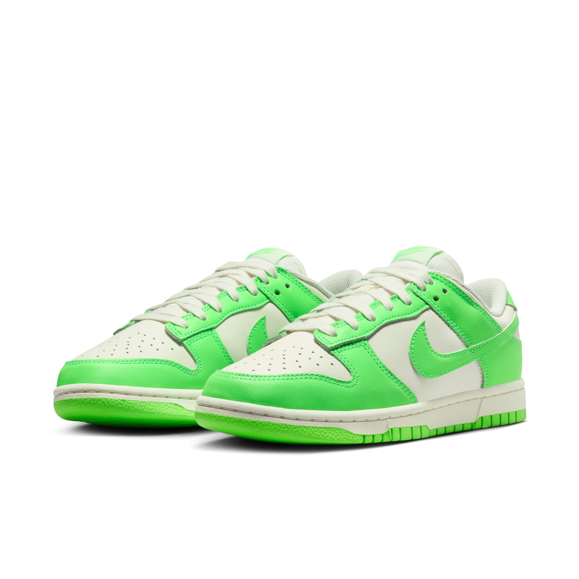 WOMENS NIKE DUNK LOW (SAIL/GREEN STRIKE)