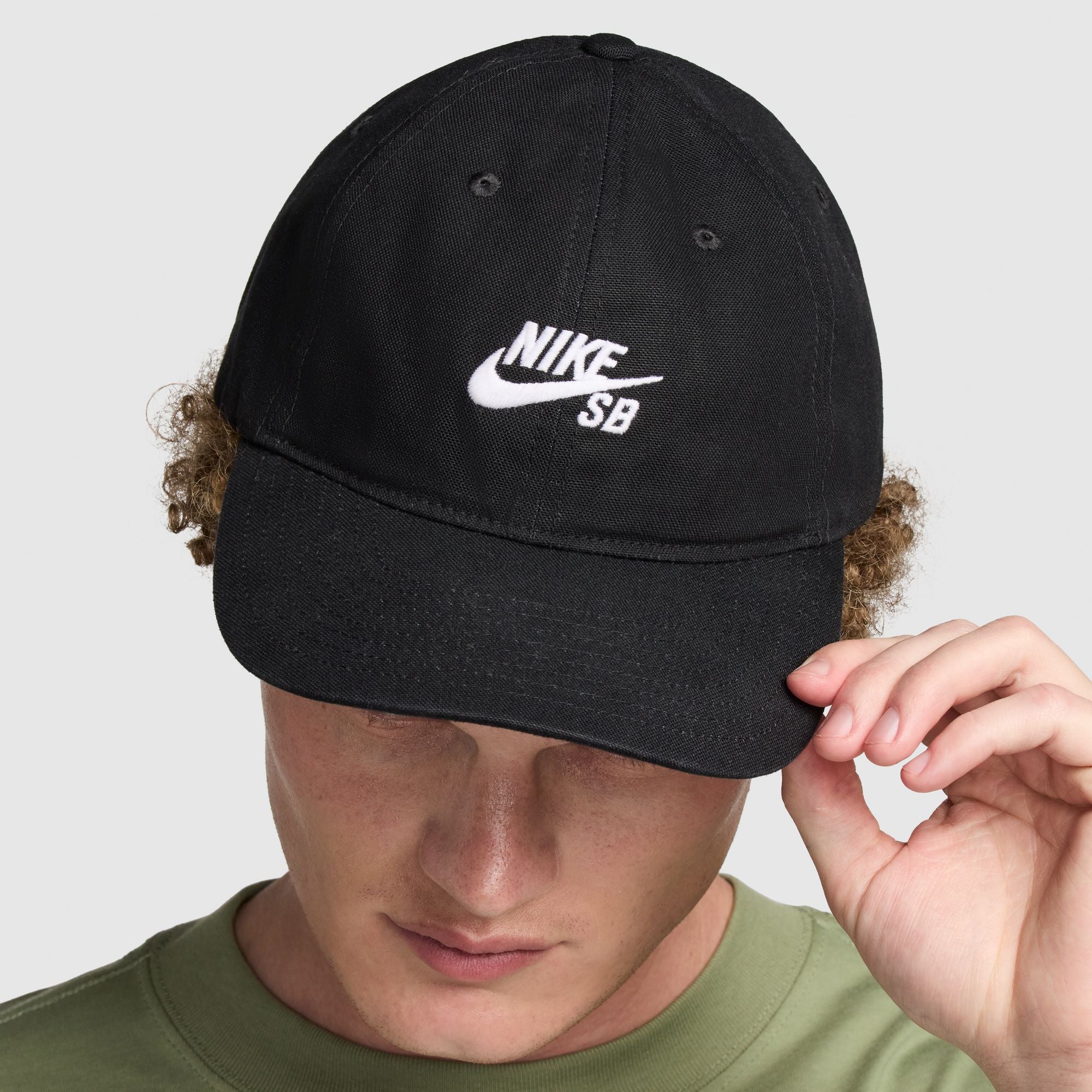 NIKE SB CLUB HAT (BLACK/WHITE)