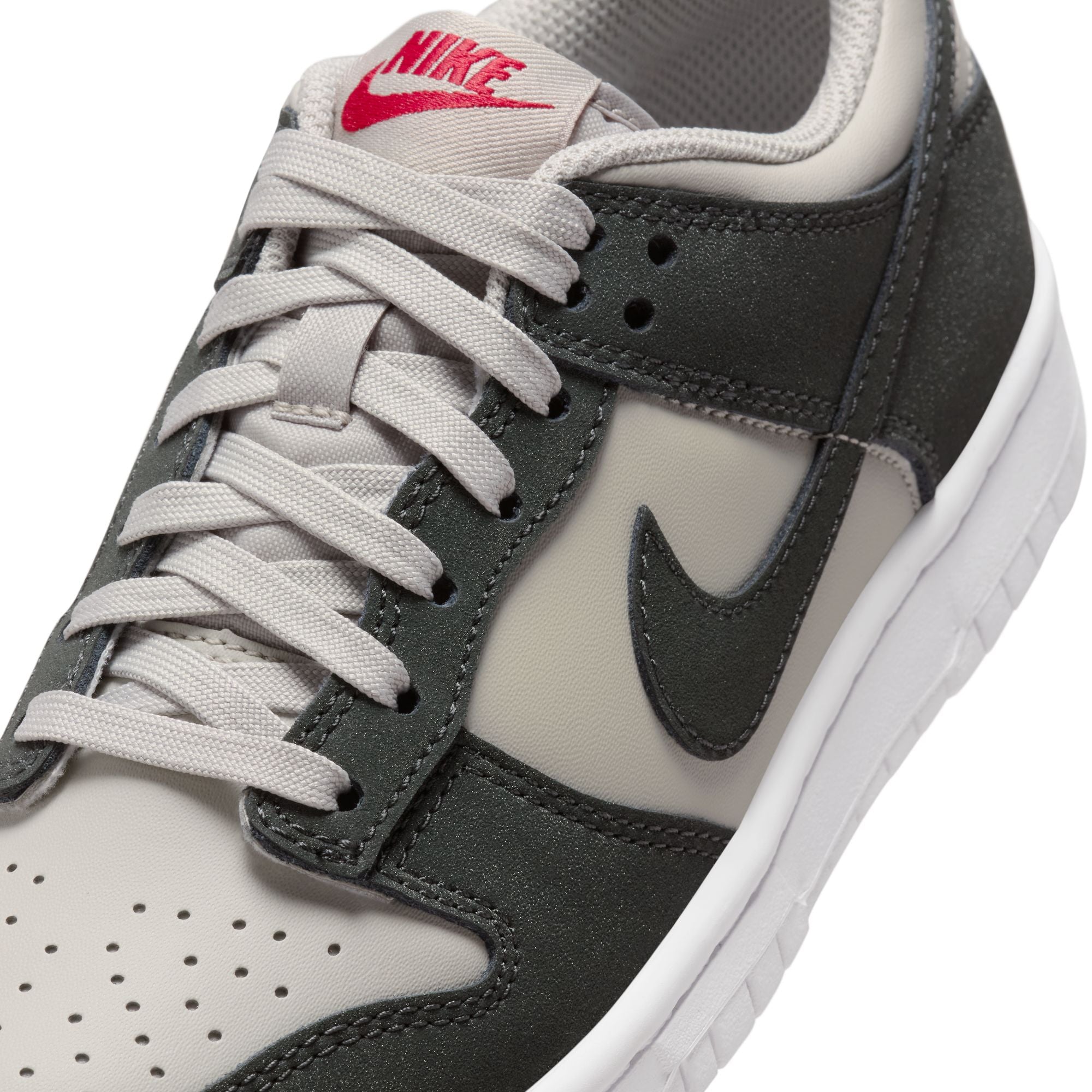 KIDS NIKE DUNK LOW HF GS (LT IRON ORE/ANTHRACITE/WHITE/GYM RED)