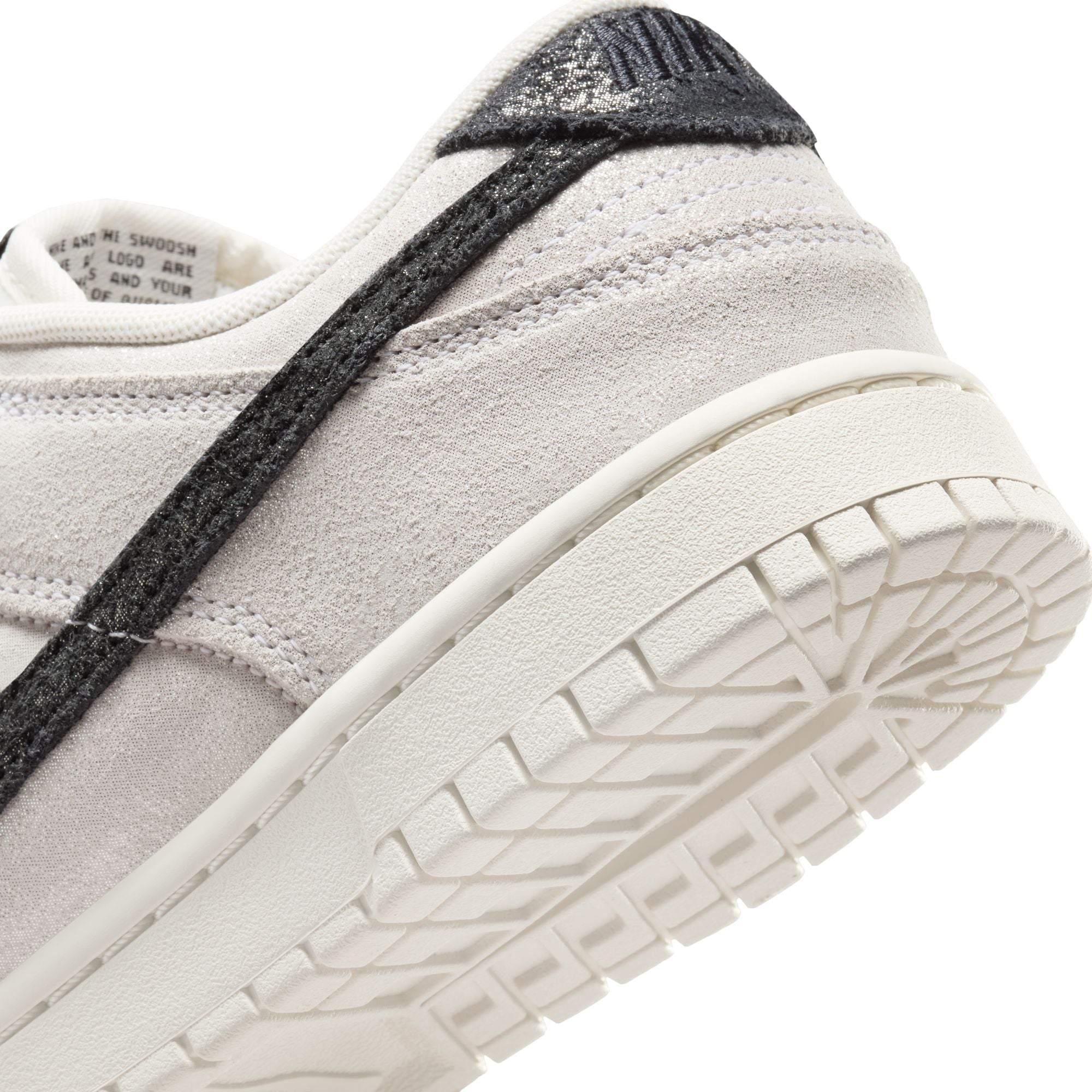 WOMENS NIKE DUNK LOW SE (WHITE/BLACK/TEAM RED)