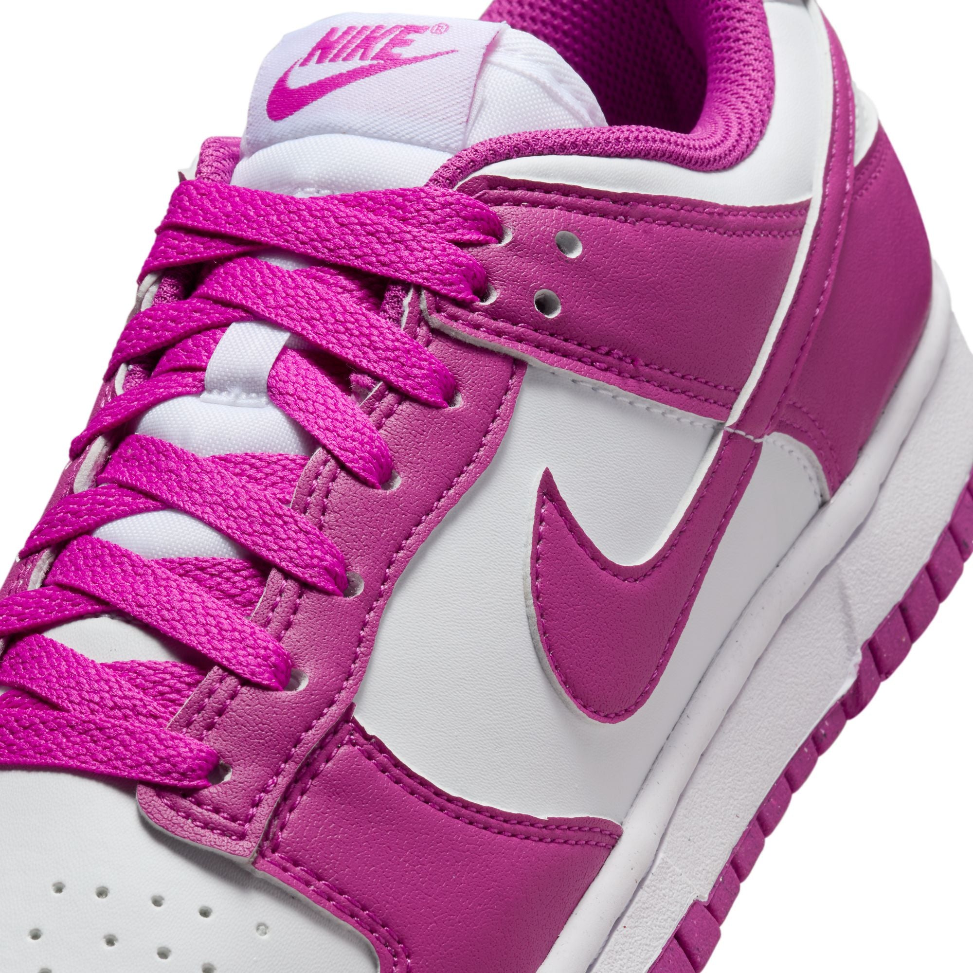 WOMENS NIKE DUNK LOW NEXT NATURE (WHITE/HOT FUCHSIA)