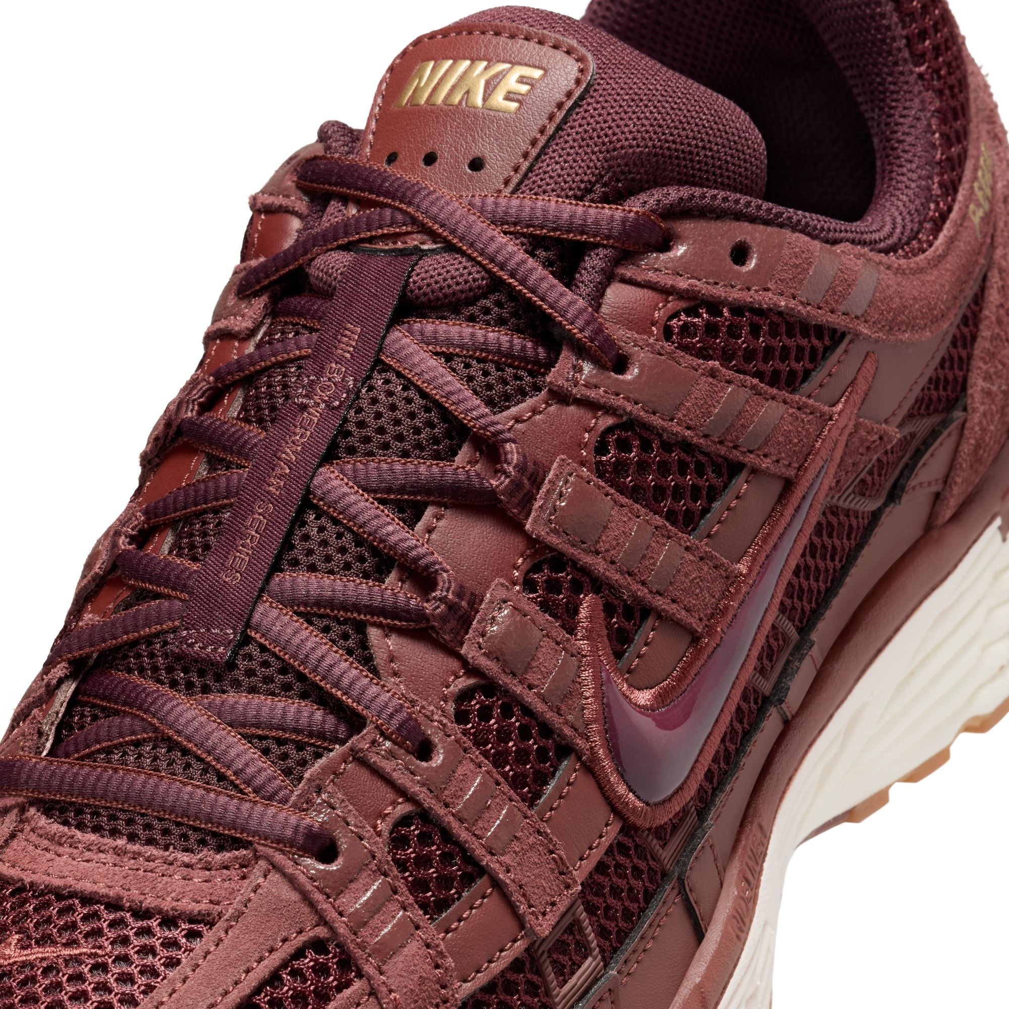 MENS NIKE P-6000 SE (DARK PONY/BURGUNDY CRUSH/METALLIC GOLD)