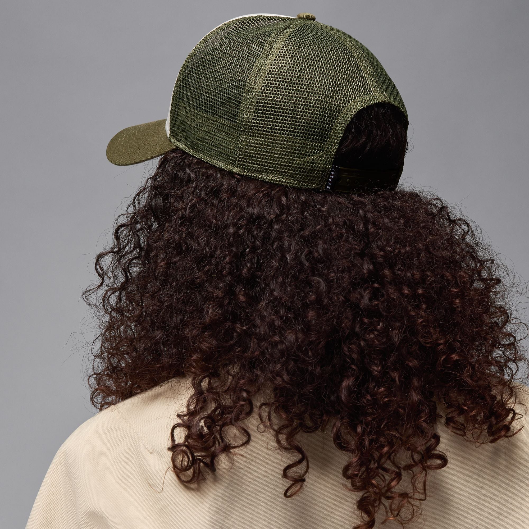 JORDAN RISE TRUCKER HAT (SAIL/MEDIUM OLIVE)