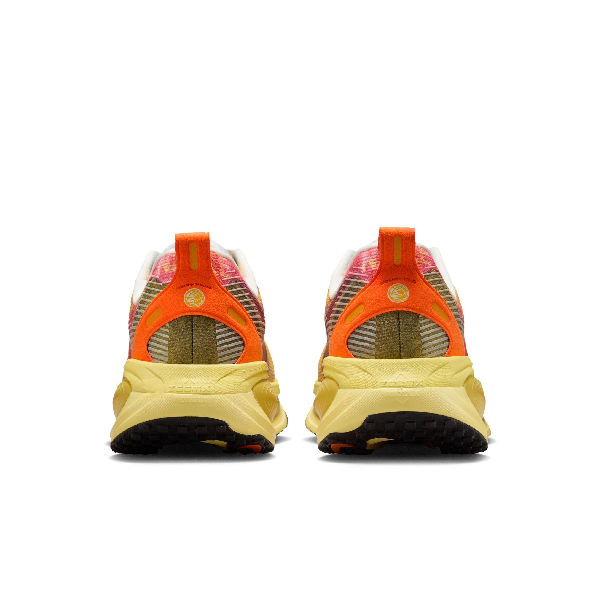 MENS NIKE VOMERO 18 SE (INTERNATIONAL RUNNING PACK)