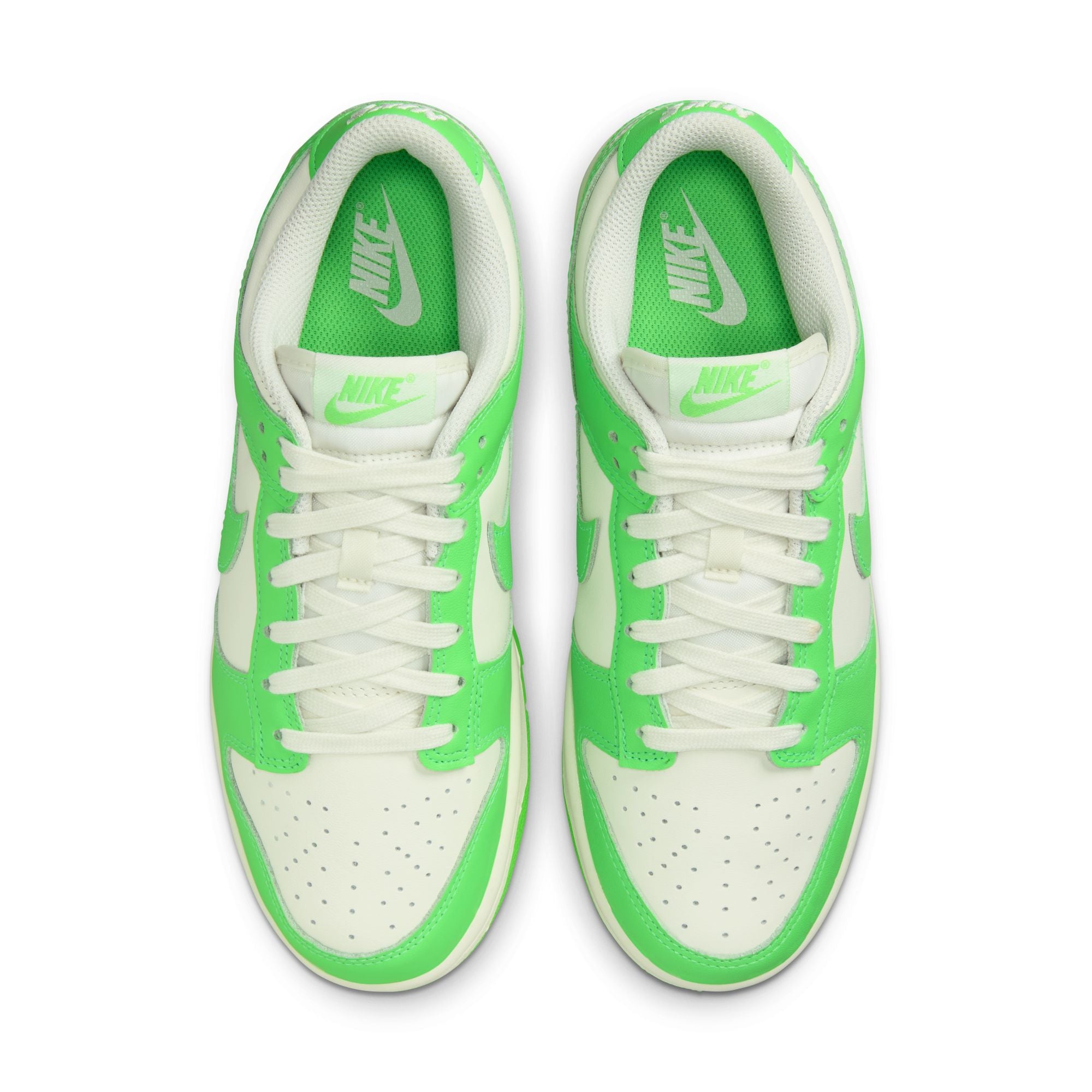 WOMENS NIKE DUNK LOW (SAIL/GREEN STRIKE)