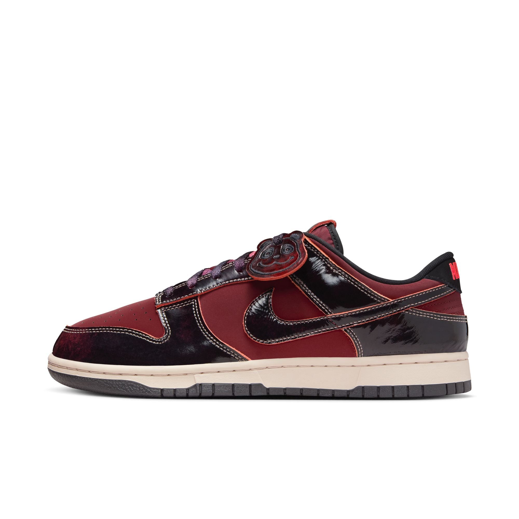 MENS NIKE DUNK LOW RETRO SE (RED PANDA)