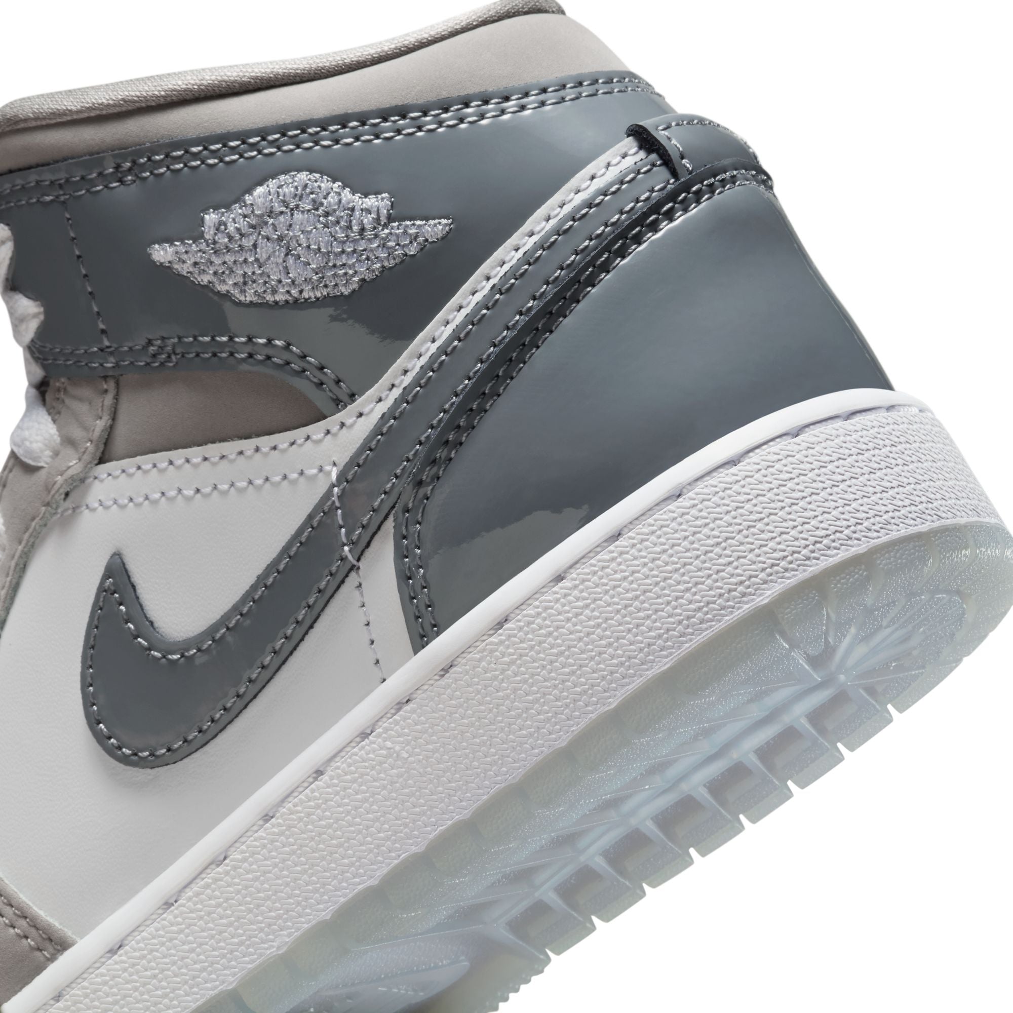 KIDS AIR JORDAN 1 MID SE GS (WHITE/COOL GREY/MEDIUM GREY)