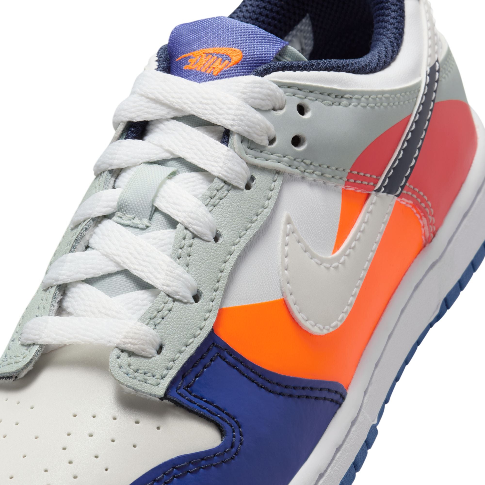 KIDS NIKE DUNK LOW SE PS (WHITE/LIGHT SILVER/MIDNIGHT NAVY)