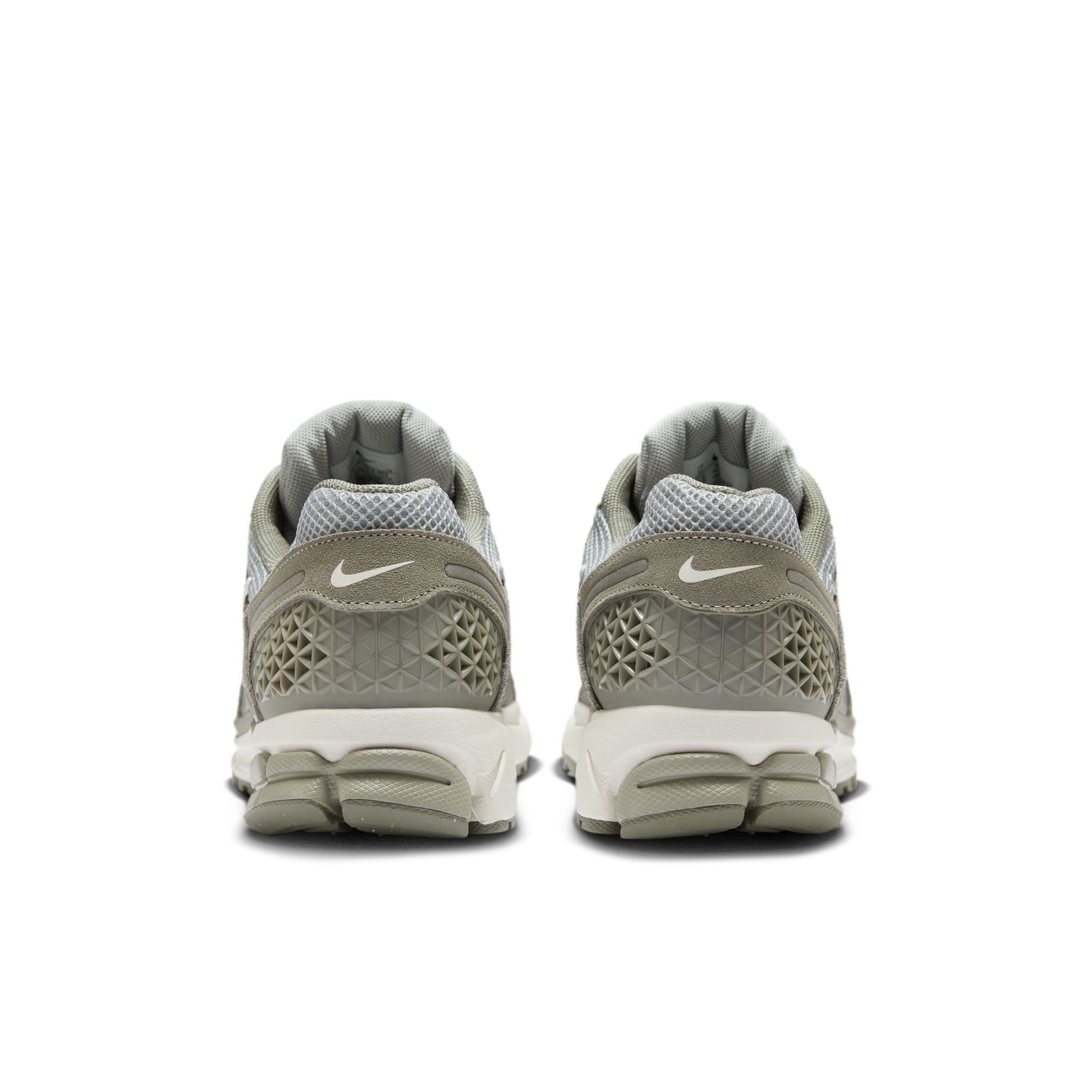 MENS NIKE ZOOM VOMERO 5 (DARK STUCCO/PHANTOM/LT SMOKE GREY)