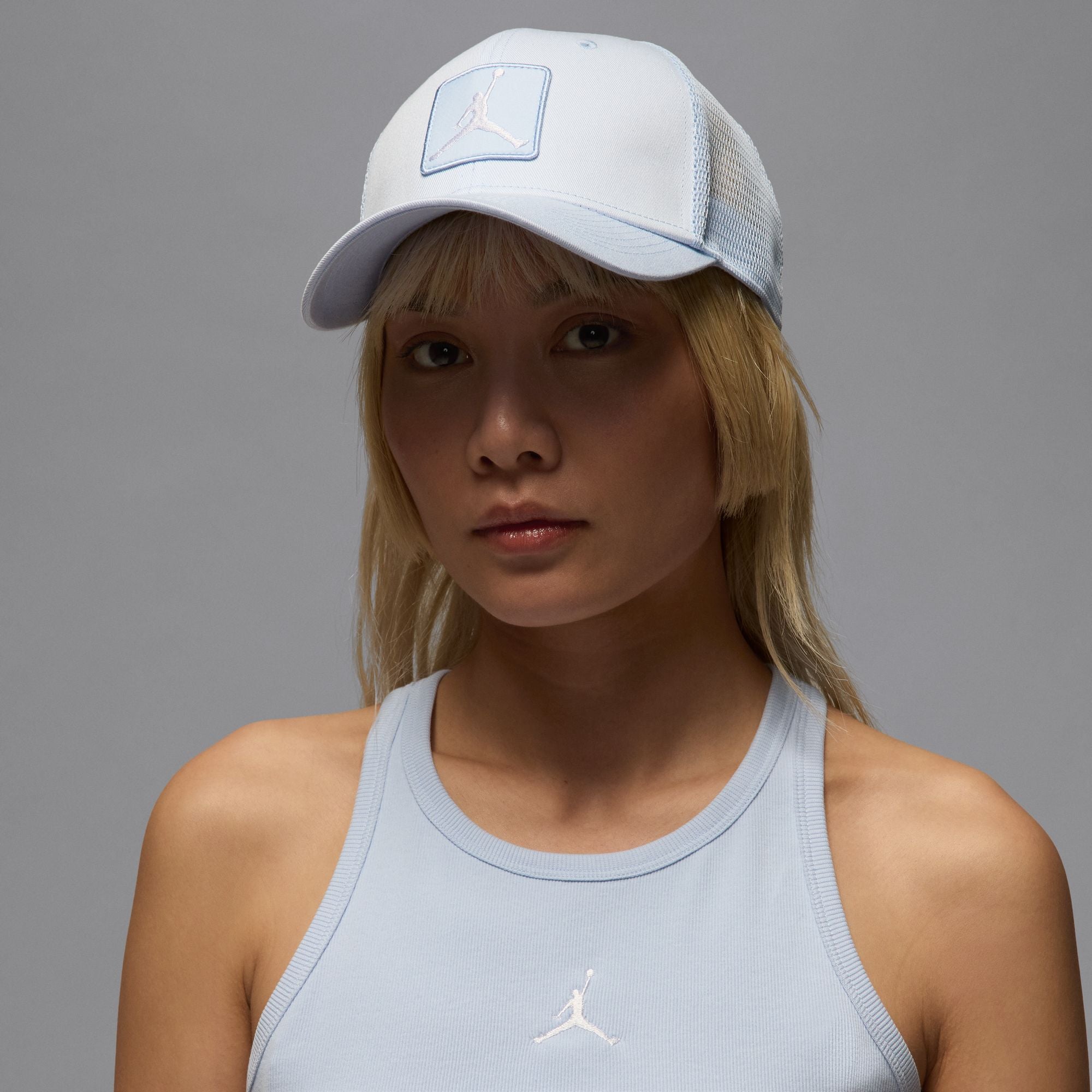 JORDAN RISE TRUCKER HAT (HYDROGEN BLUE/WHITE)