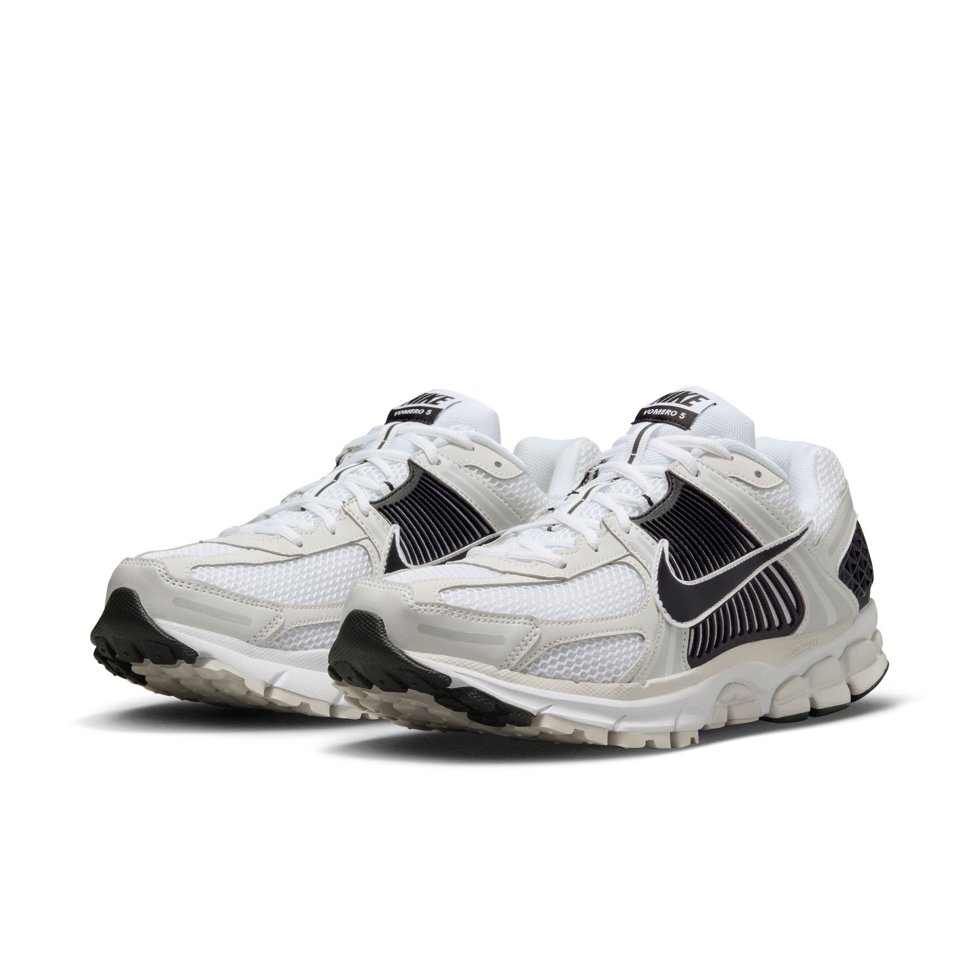 MENS NIKE ZOOM VOMERO 5 (WHITE/BLACK/PLATINUM TINT/MTLC PLATINUM)