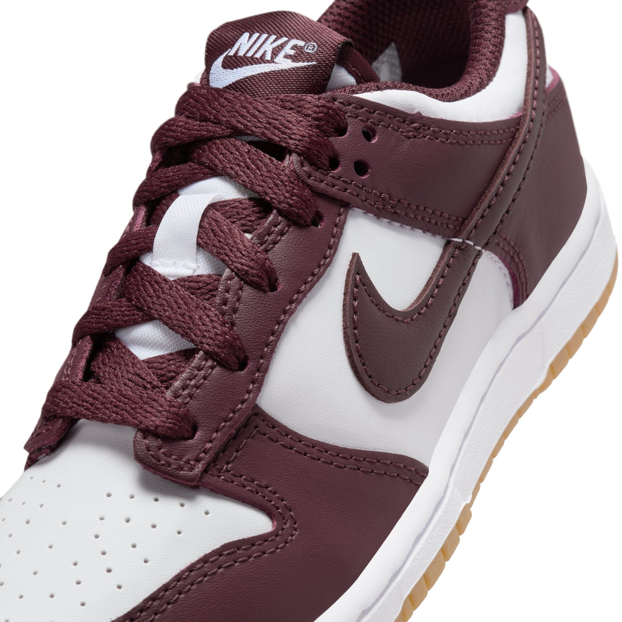 KIDS NIKE DUNK LOW PS (WHITE/BURGUNDY CRUSH/GUM LIGHT BROWN)