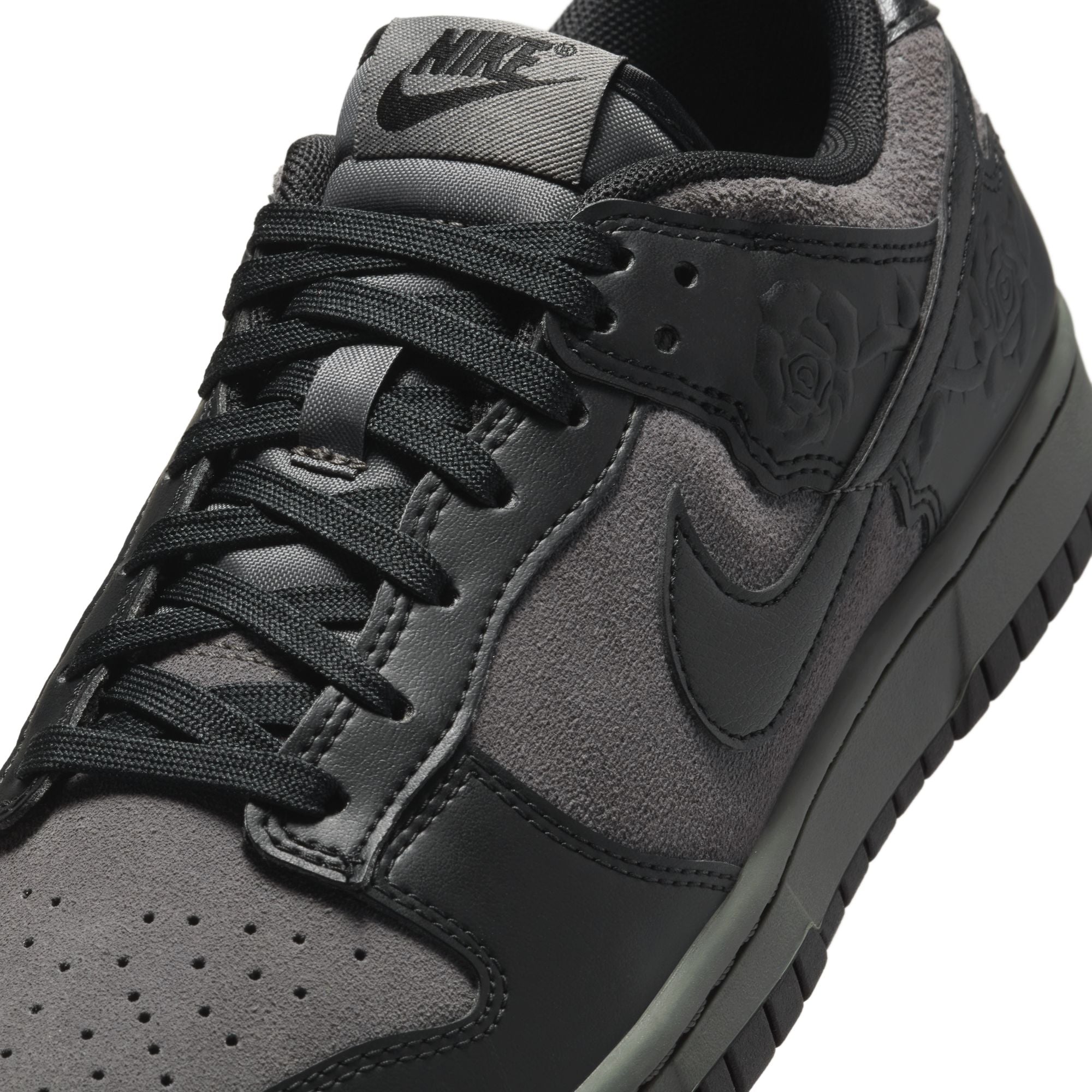 WOMENS NIKE DUNK LOW (BLACK ROSES)