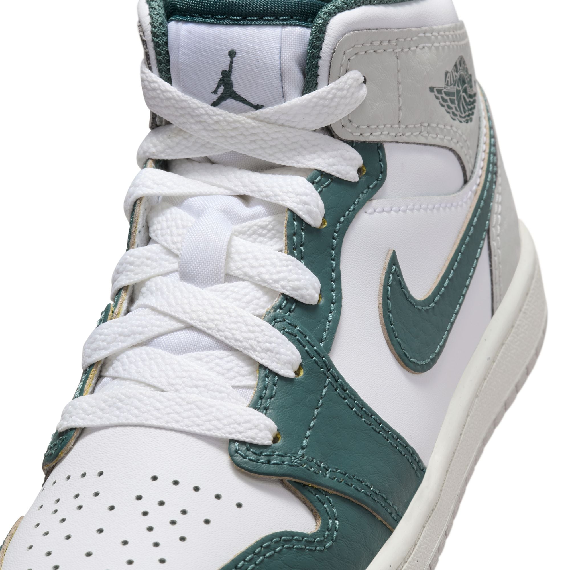 KIDS JORDAN 1 MID SE PS (WHITE/OXIDIZED GREEN/SAIL)